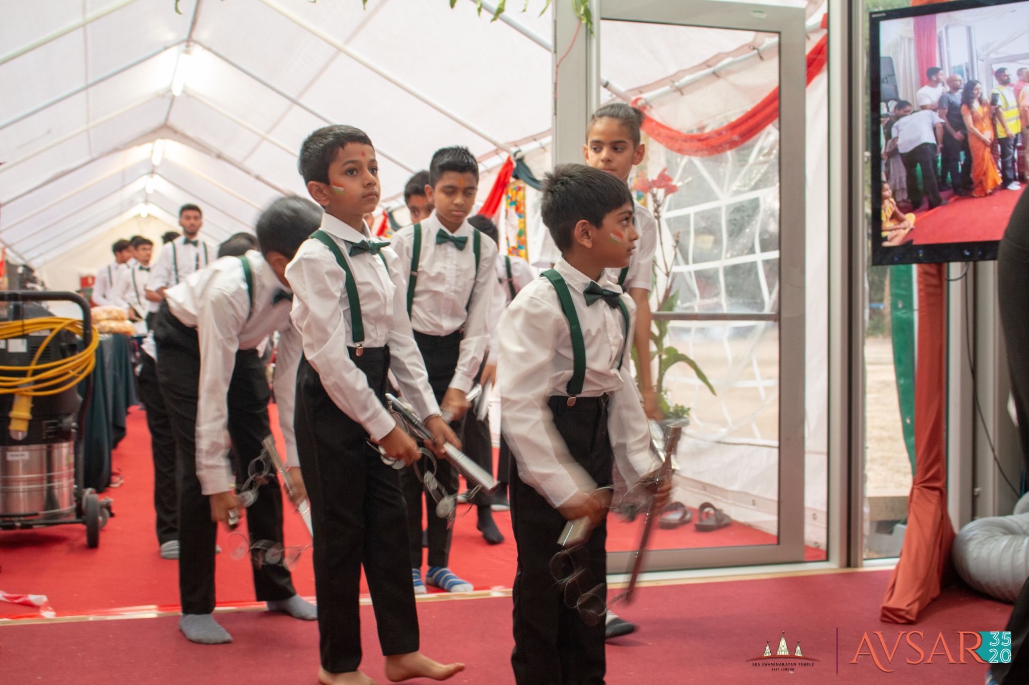 ©1987-2017 SKS Swaminarayan Temple East London
