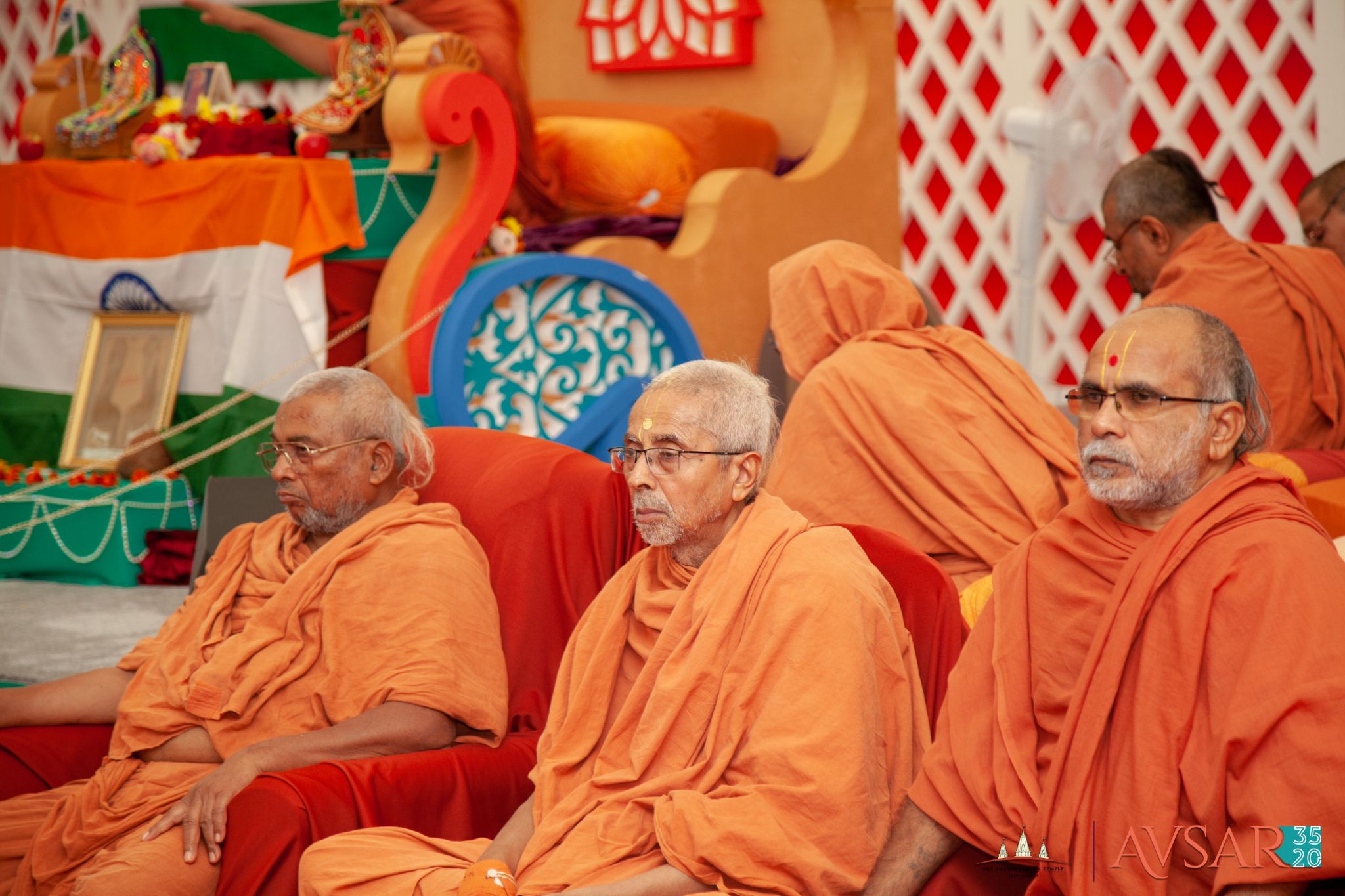 ©1987-2017 SKS Swaminarayan Temple East London