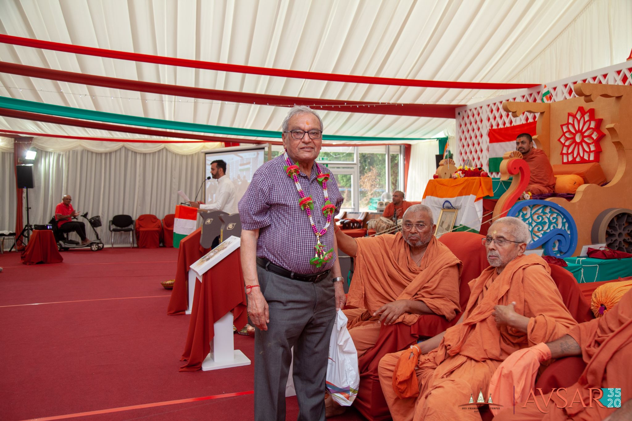 ©1987-2017 SKS Swaminarayan Temple East London