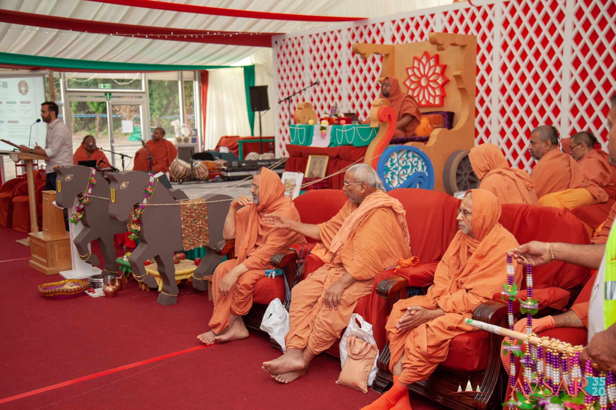 ©1987-2017 SKS Swaminarayan Temple East London