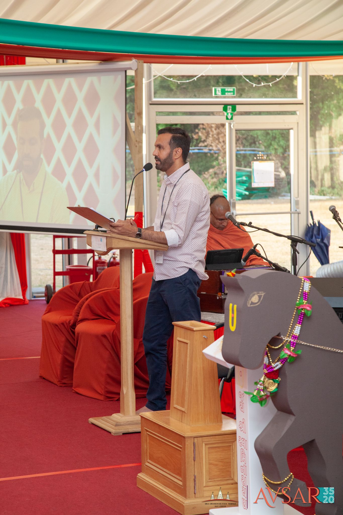 ©1987-2017 SKS Swaminarayan Temple East London