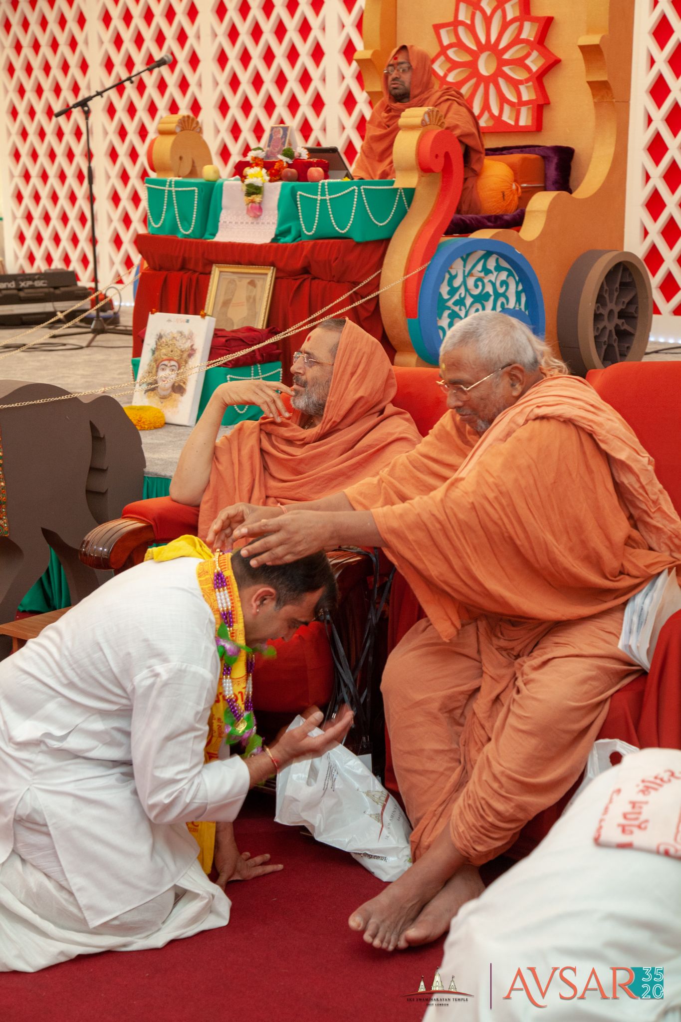 ©1987-2017 SKS Swaminarayan Temple East London