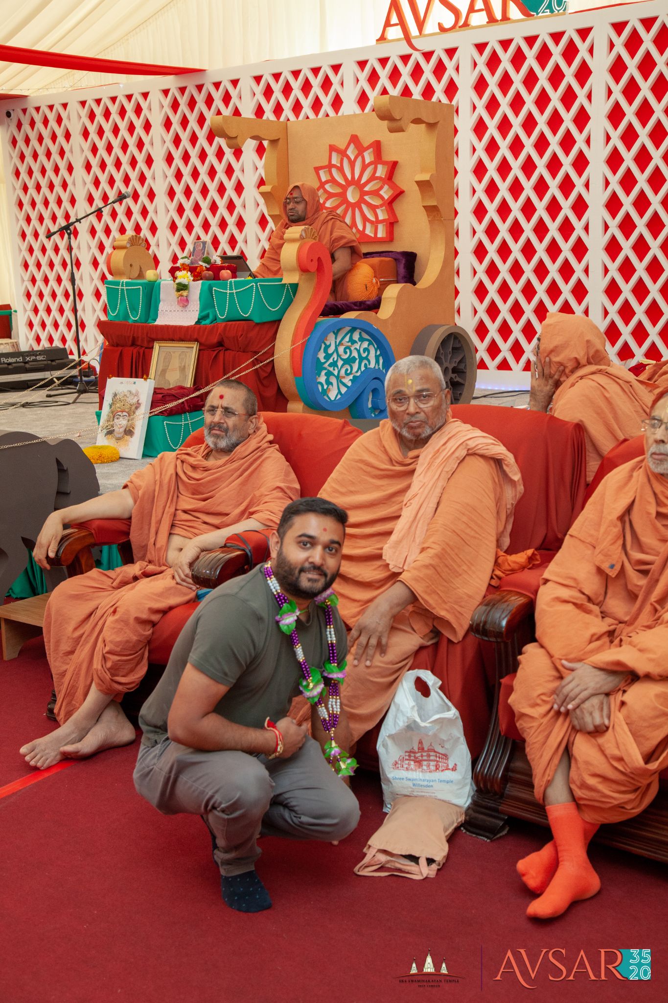 ©1987-2017 SKS Swaminarayan Temple East London