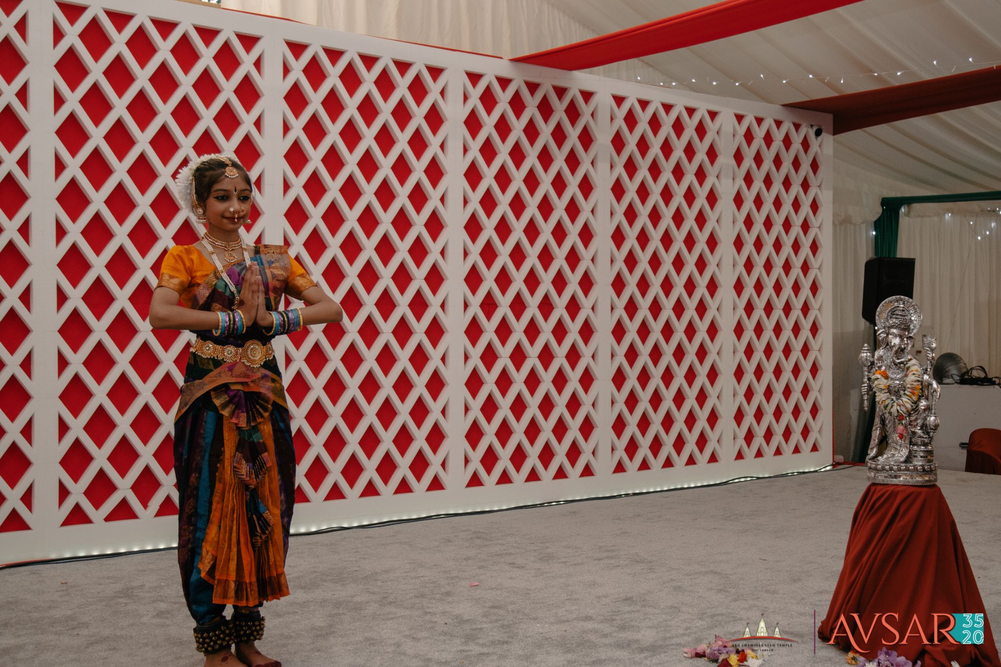 ©1987-2017 SKS Swaminarayan Temple East London