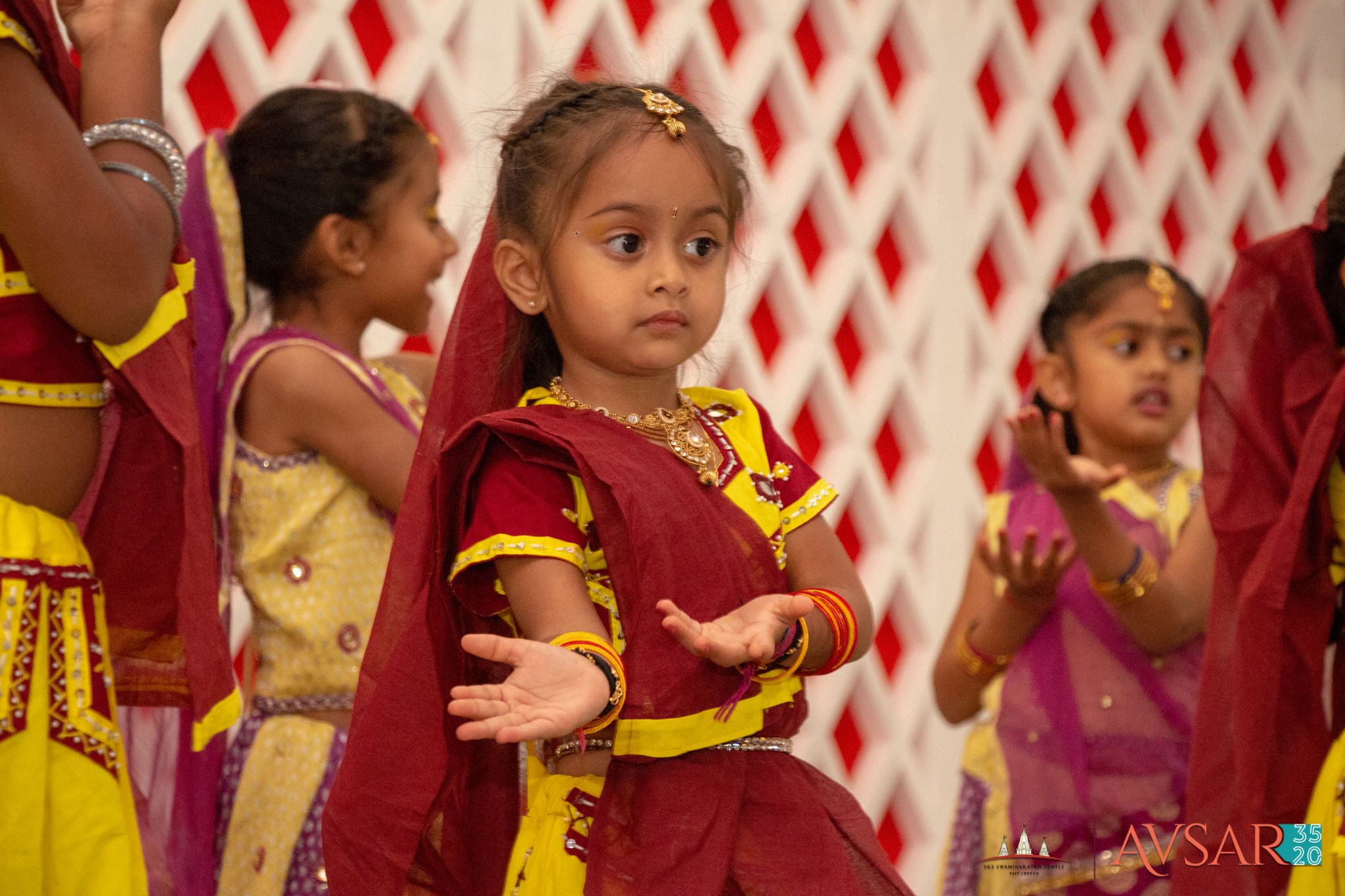 ©1987-2017 SKS Swaminarayan Temple East London