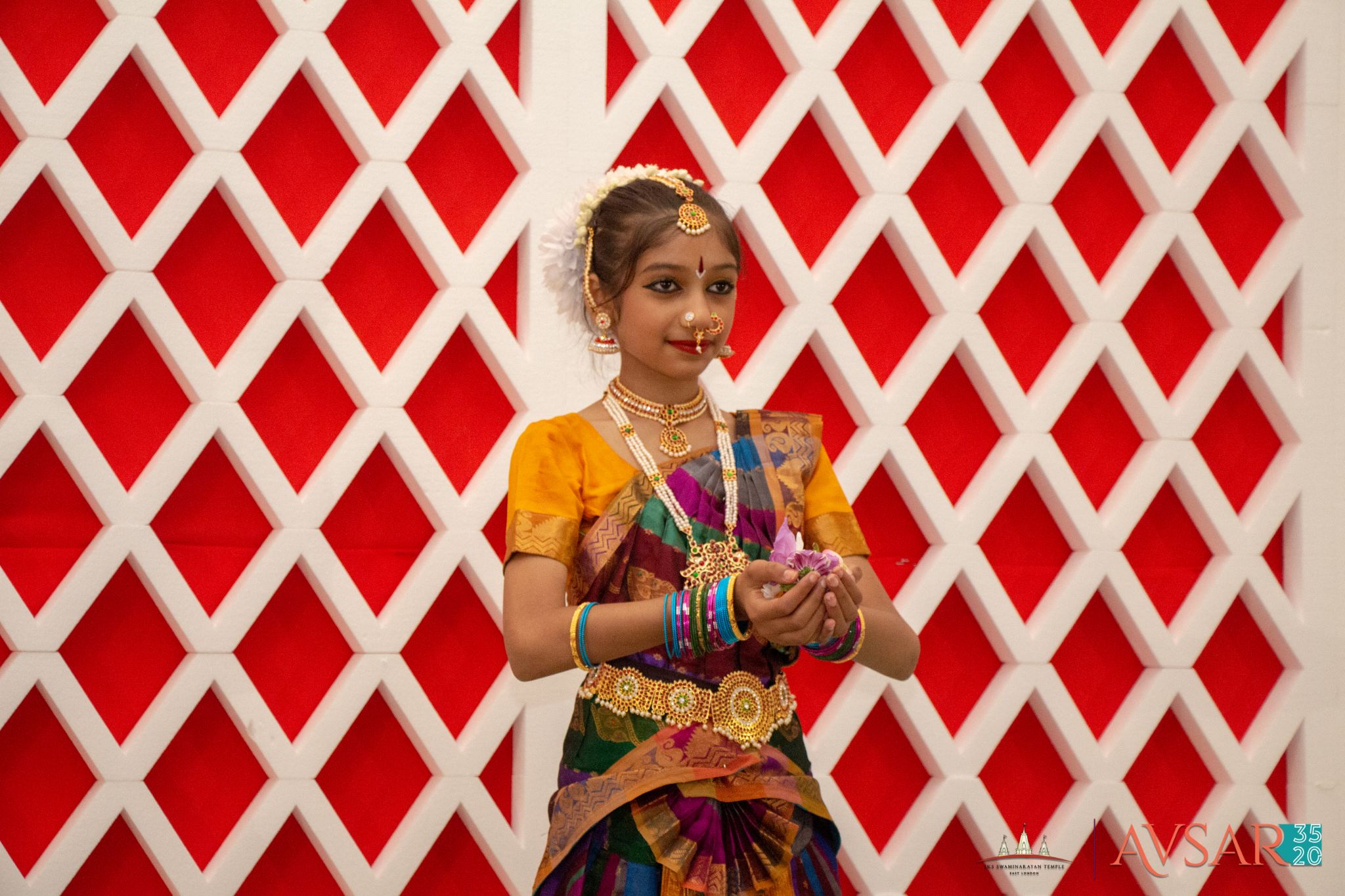 ©1987-2017 SKS Swaminarayan Temple East London