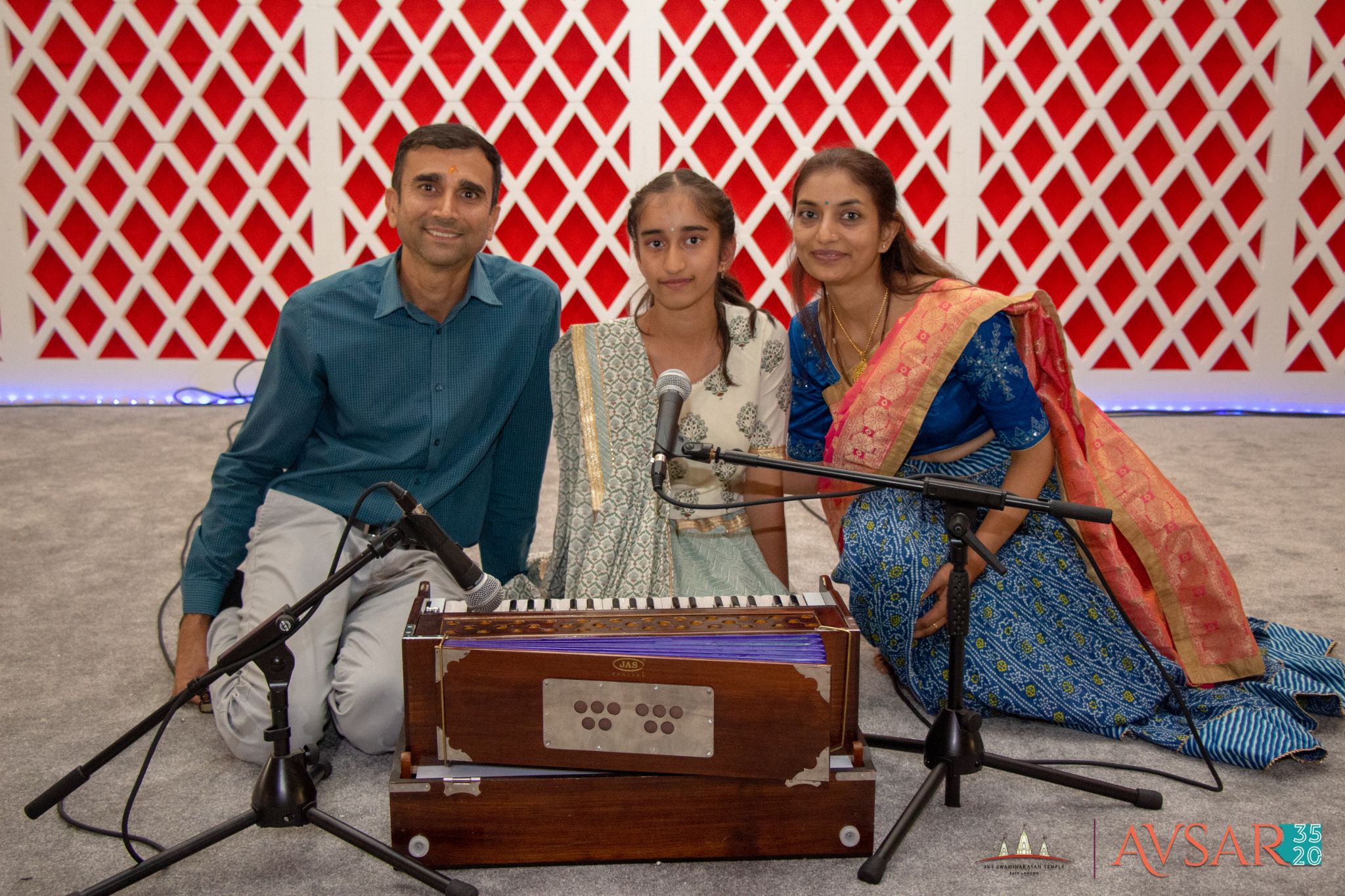 ©1987-2017 SKS Swaminarayan Temple East London
