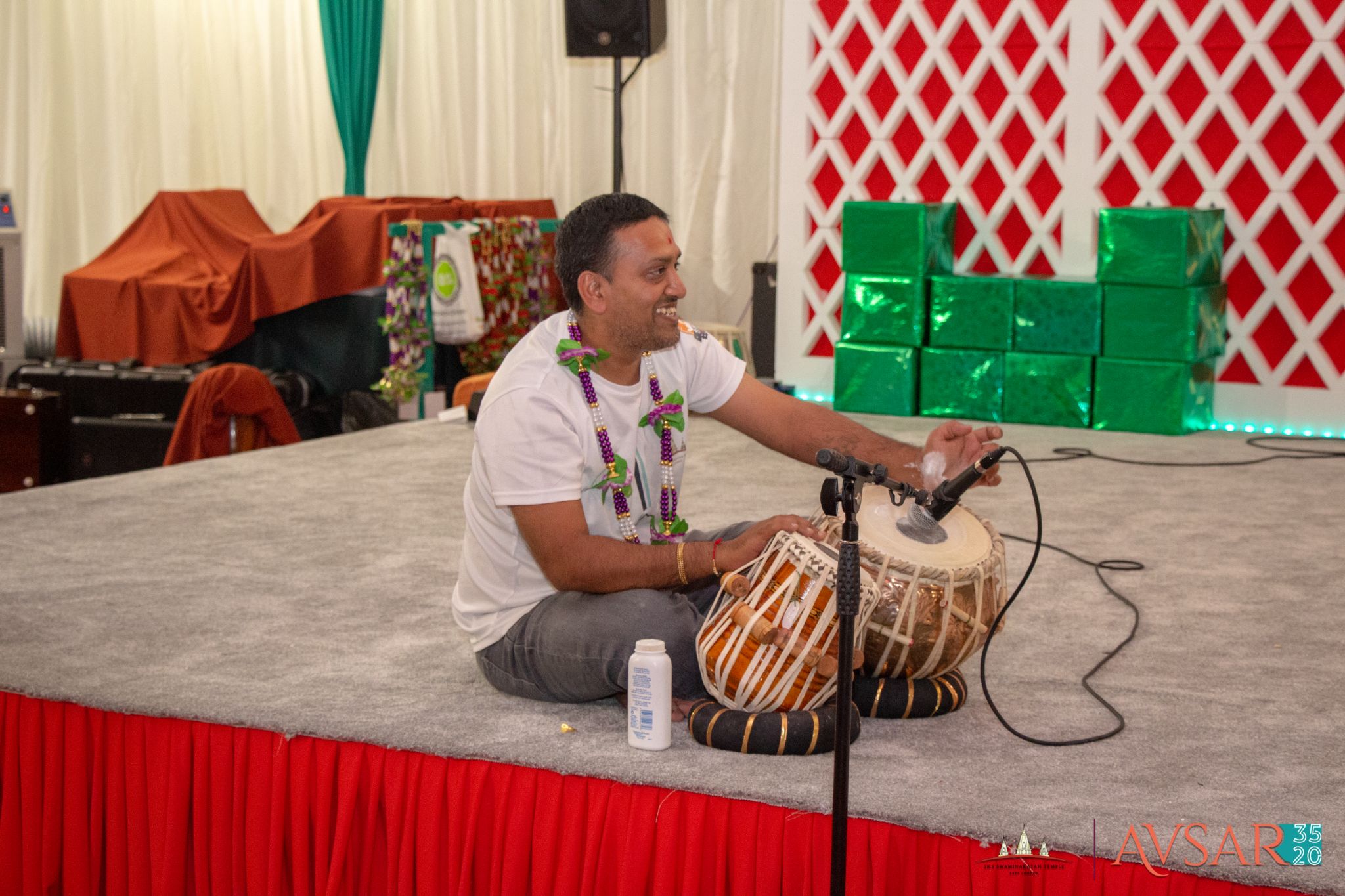 ©1987-2017 SKS Swaminarayan Temple East London