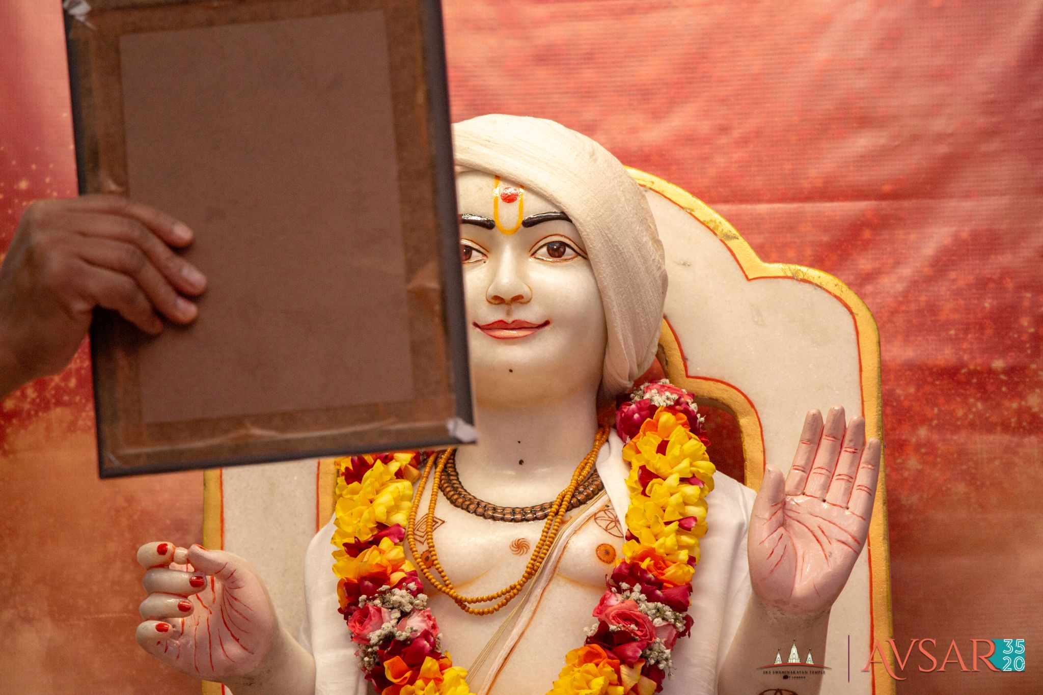 ©1987-2017 SKS Swaminarayan Temple East London