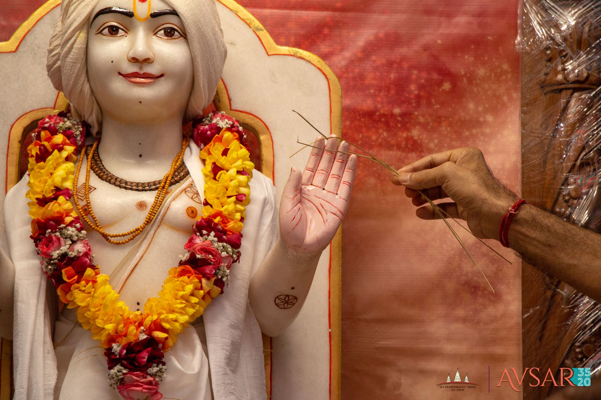 ©1987-2017 SKS Swaminarayan Temple East London