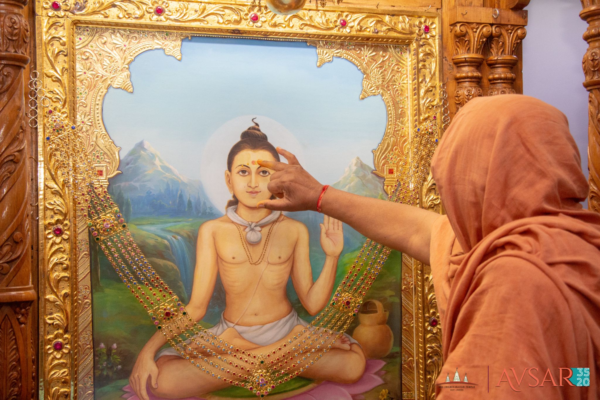 ©1987-2017 SKS Swaminarayan Temple East London