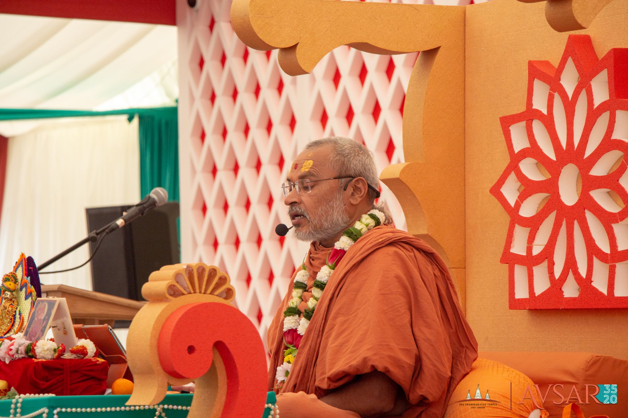 ©1987-2017 SKS Swaminarayan Temple East London