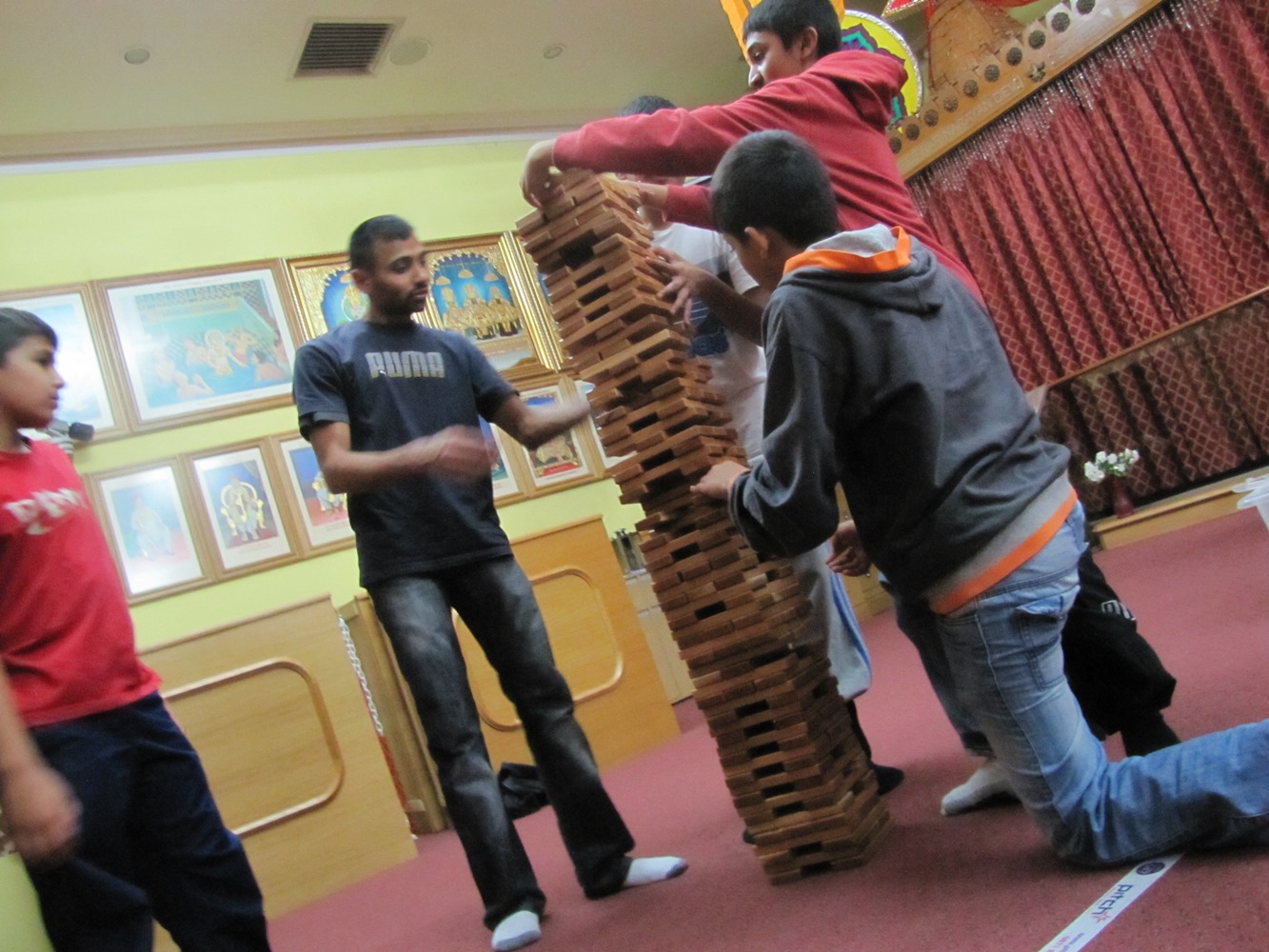 ©1987-2017 SKS Swaminarayan Temple East London