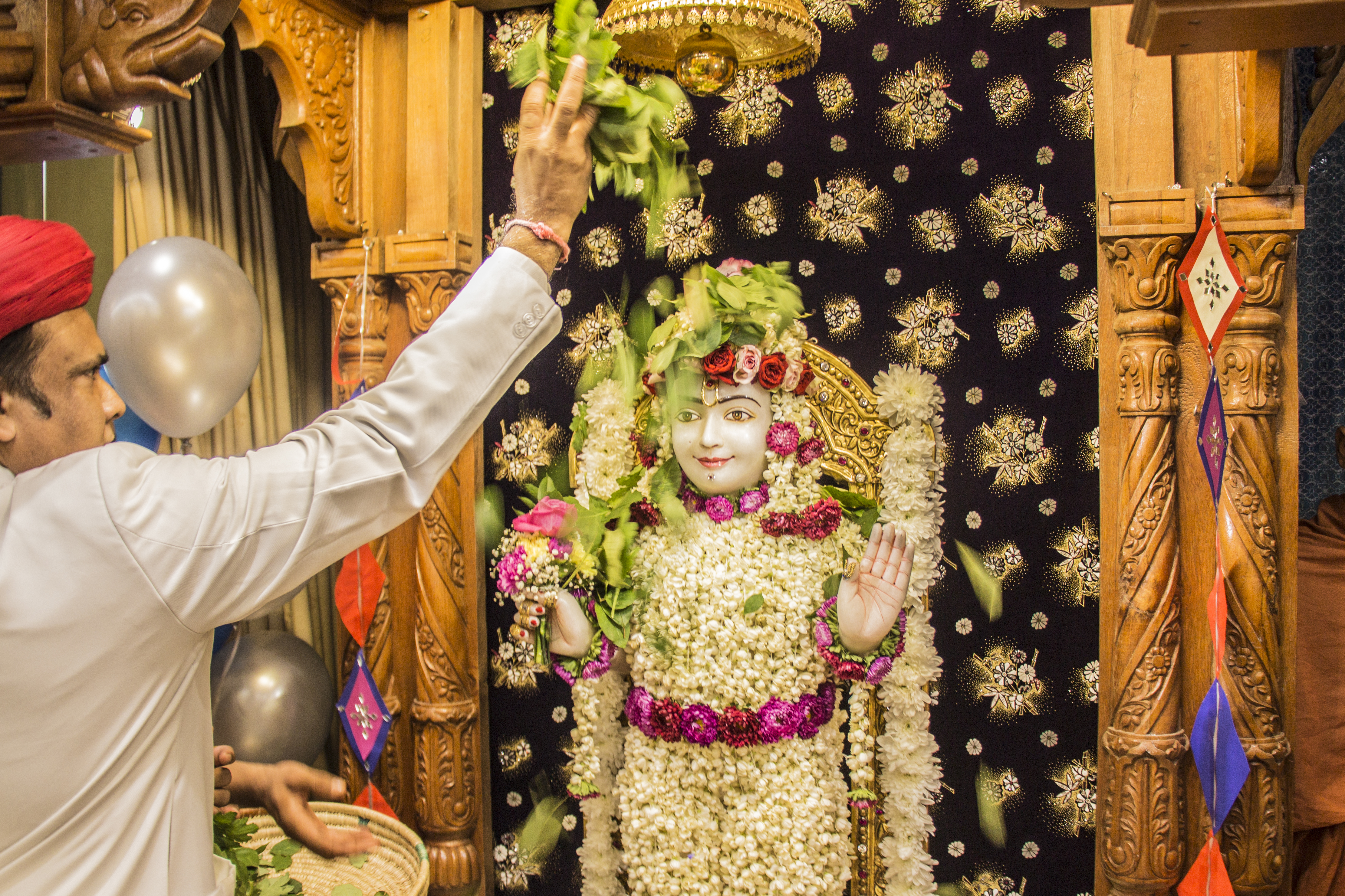 ©1987-2017 SKS Swaminarayan Temple East London