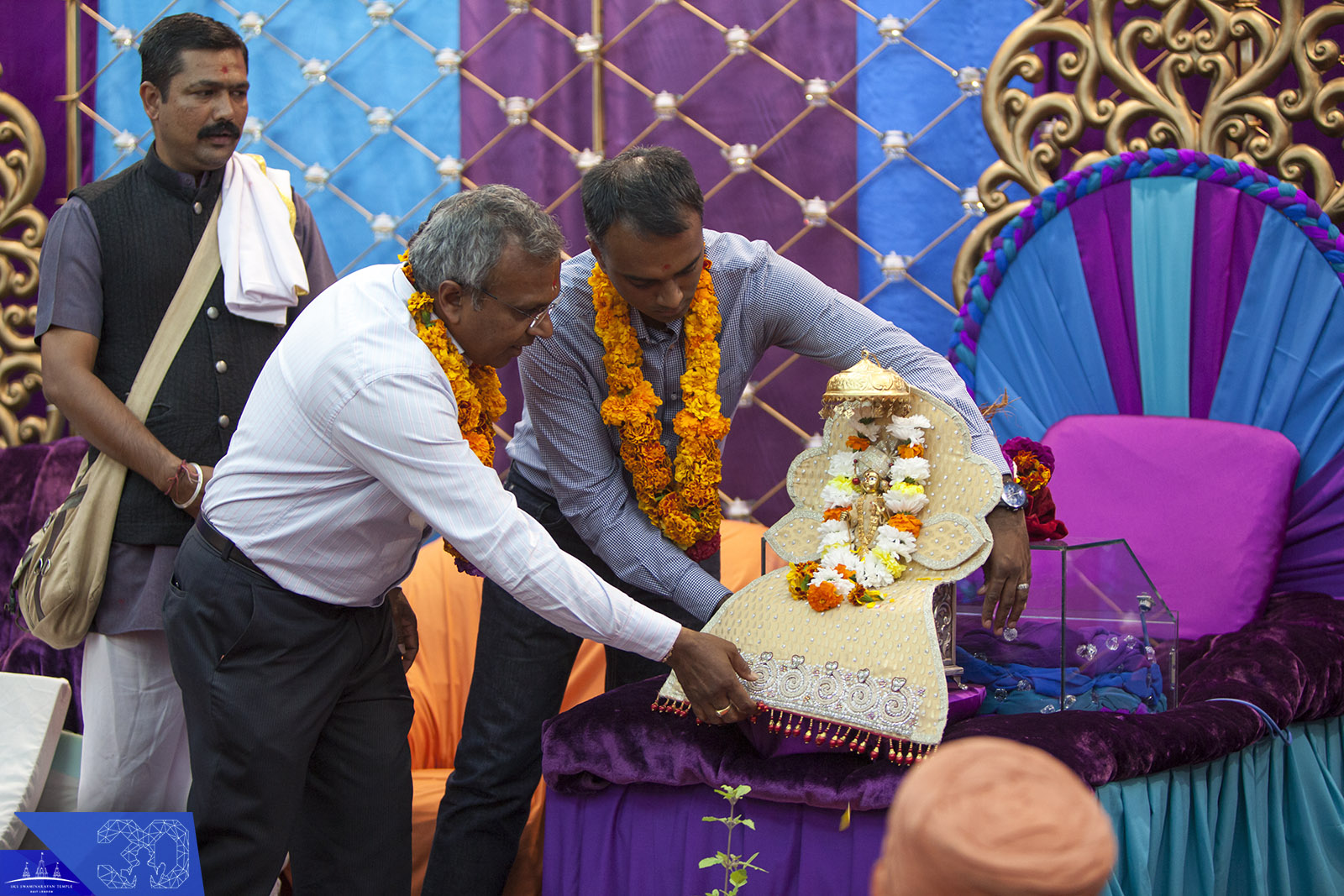 45 - ©1987-2017 SKS Swaminarayan Temple East London