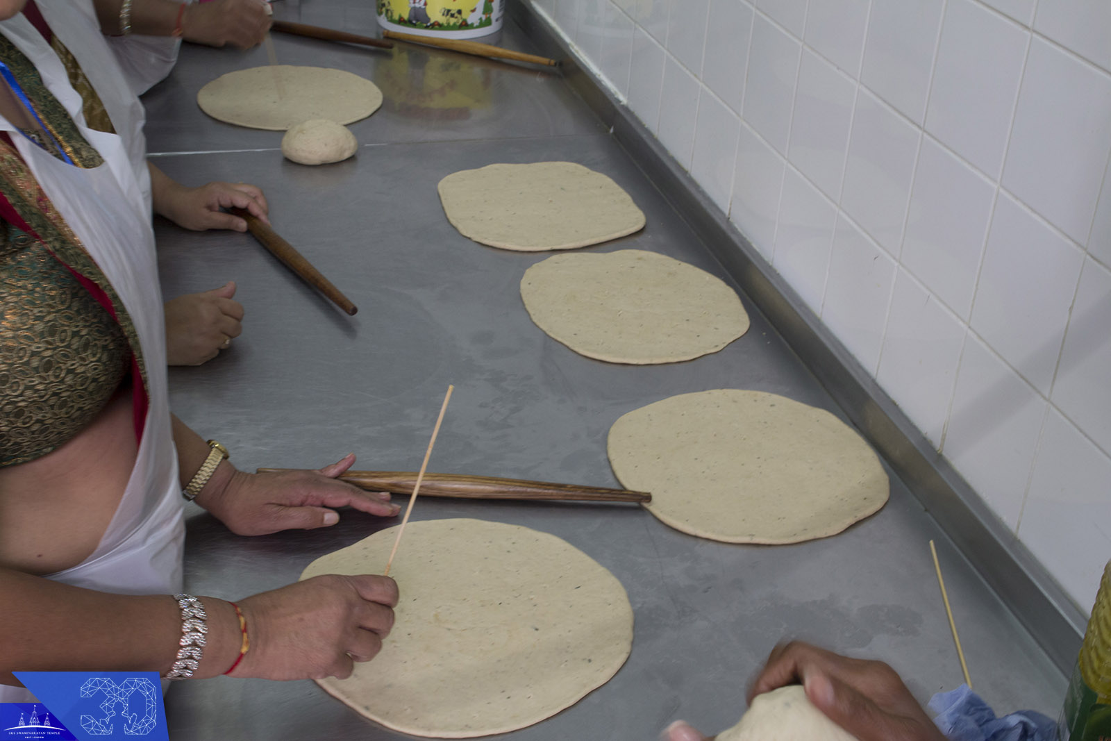 33 - ©1987-2017 SKS Swaminarayan Temple East London