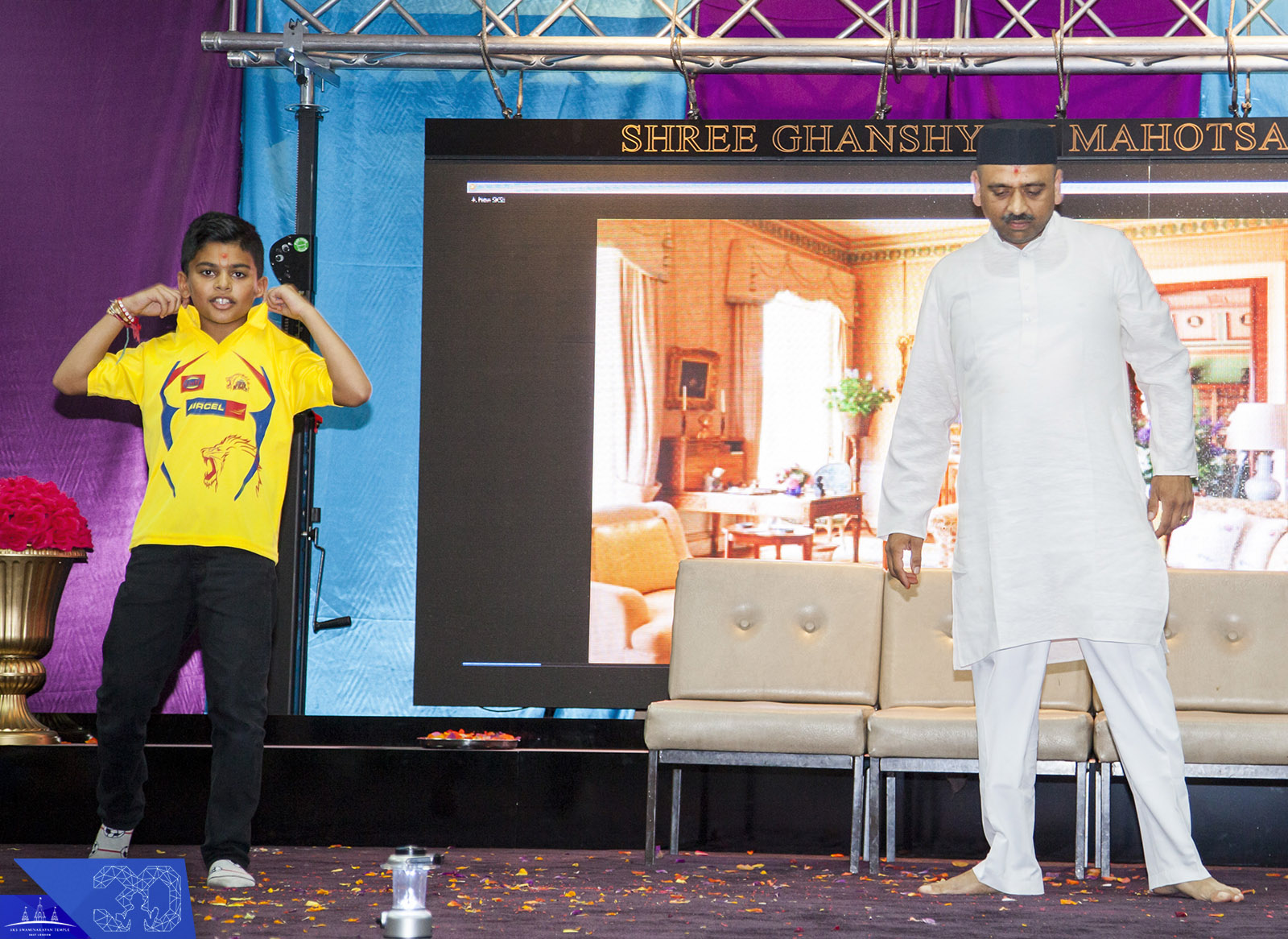 ©1987-2017 SKS Swaminarayan Temple East London