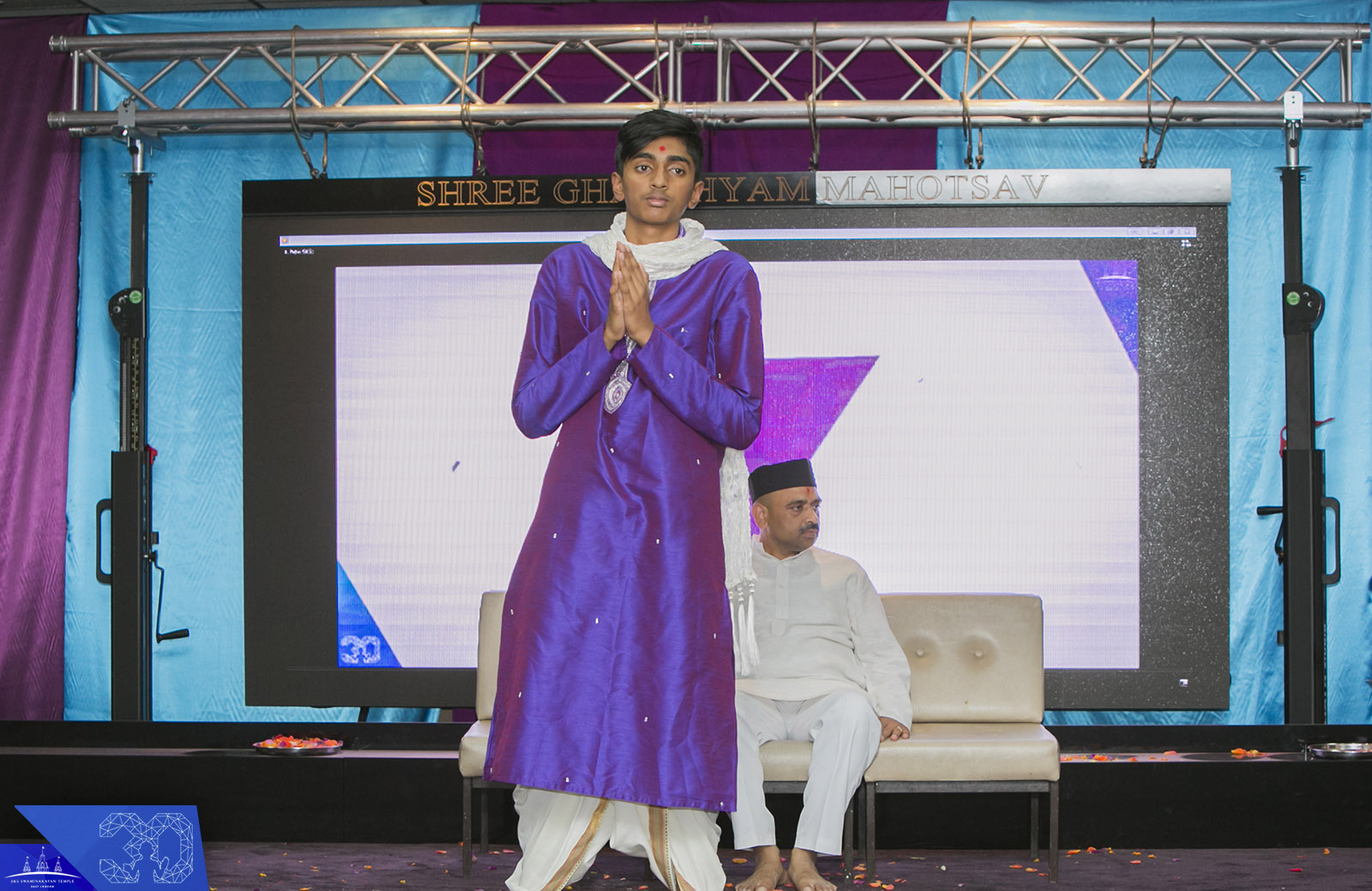 ©1987-2017 SKS Swaminarayan Temple East London