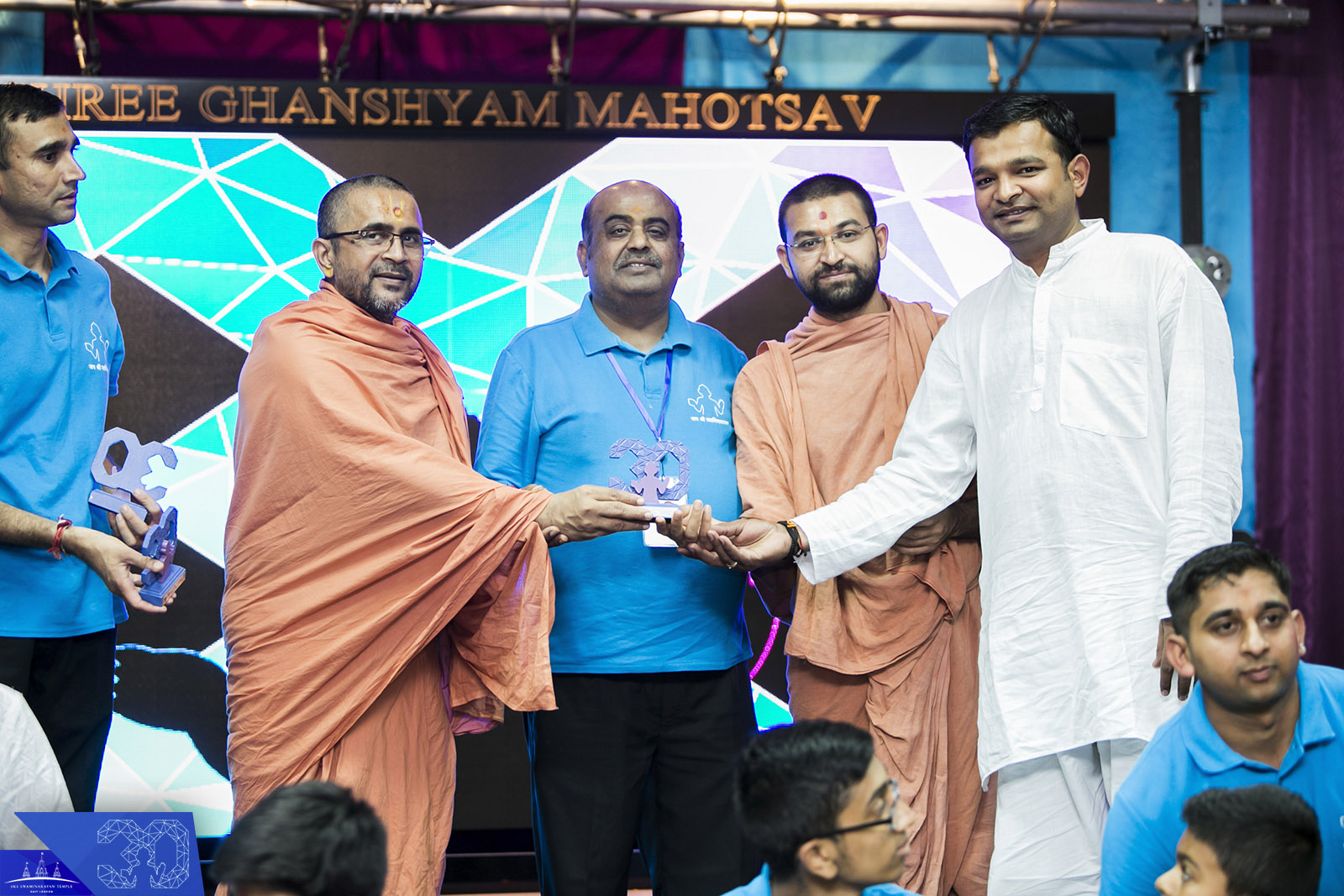 ©1987-2017 SKS Swaminarayan Temple East London