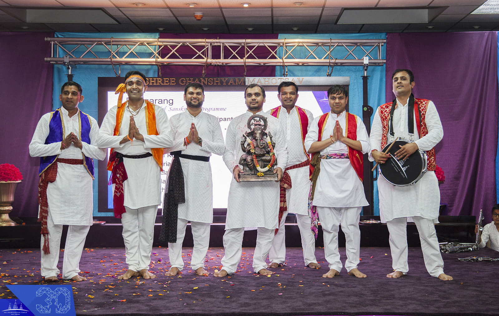 ©1987-2017 SKS Swaminarayan Temple East London