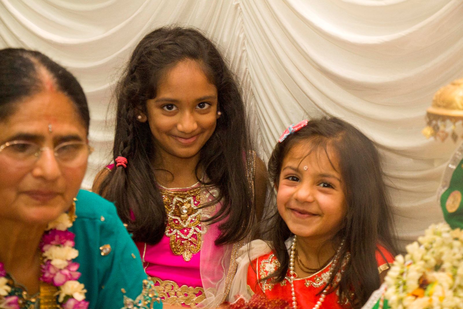 ©1987-2017 SKS Swaminarayan Temple East London