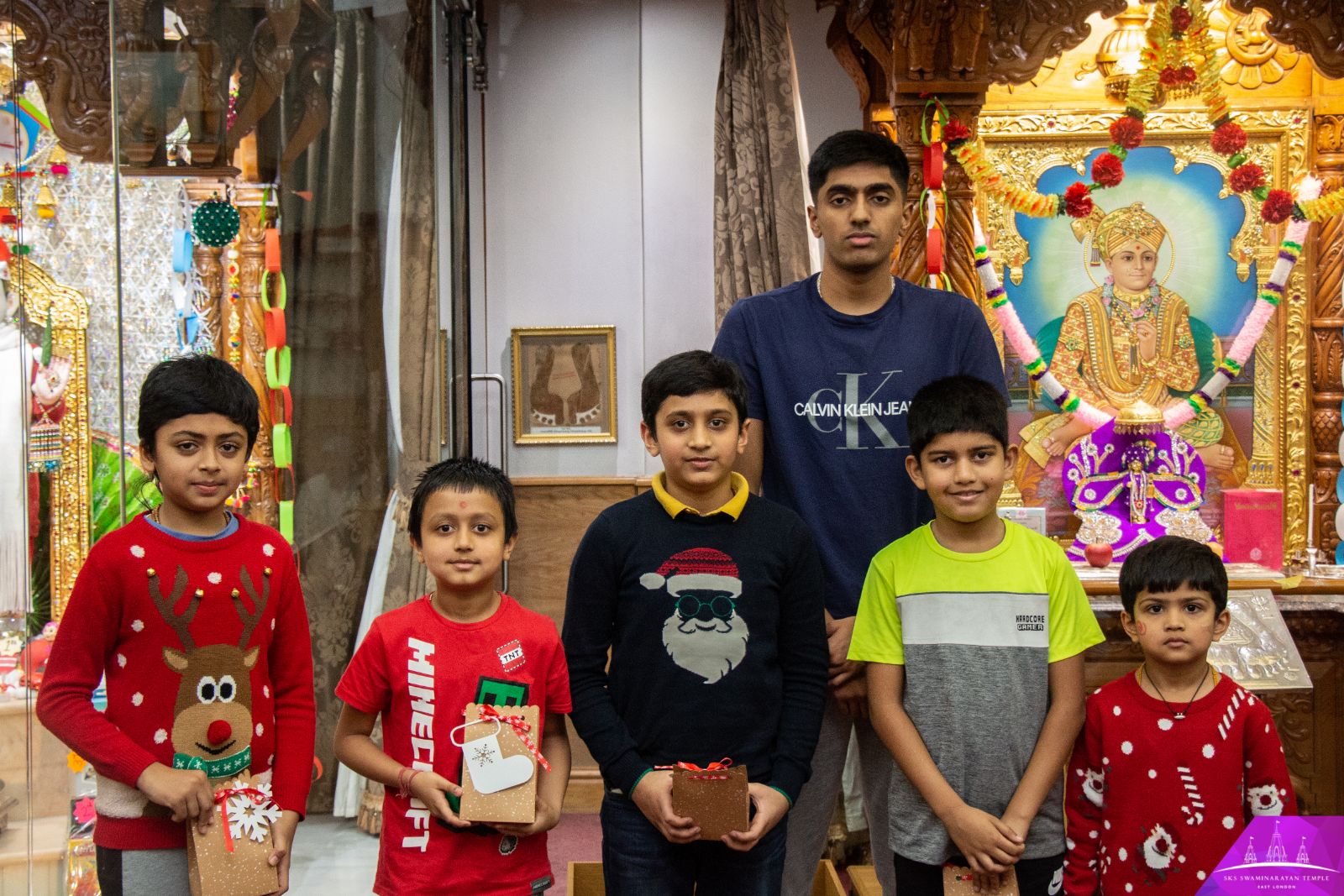 ©1987-2017 SKS Swaminarayan Temple East London