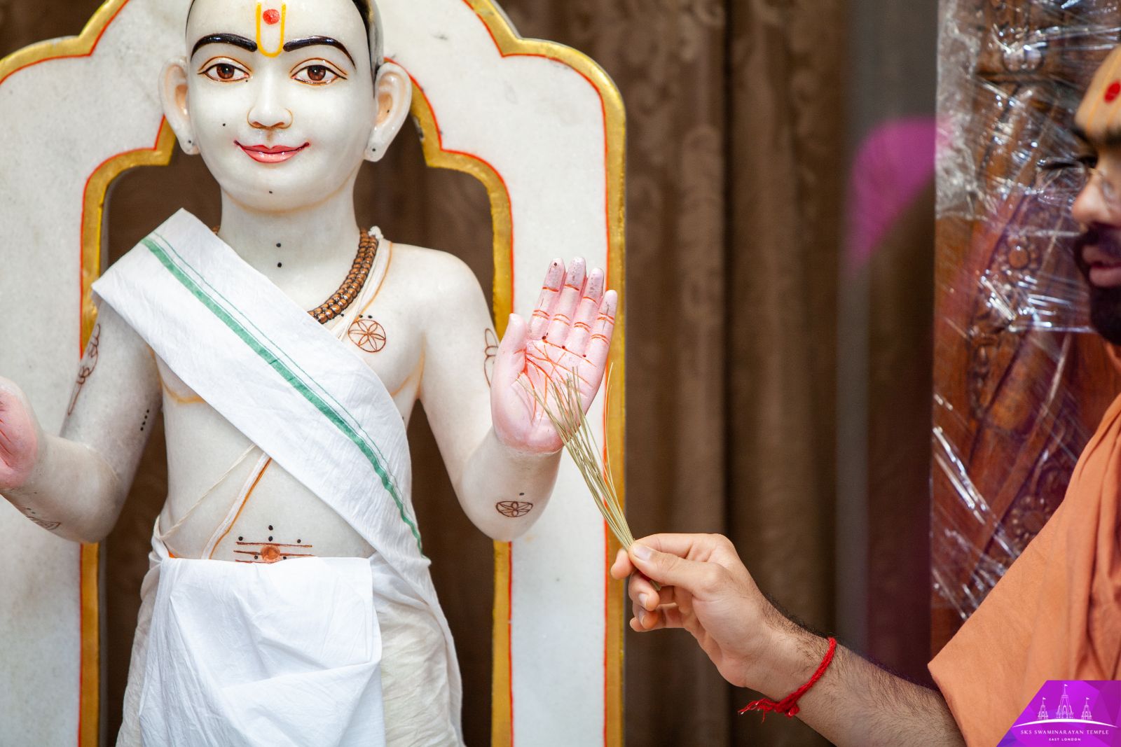 ©1987-2017 SKS Swaminarayan Temple East London
