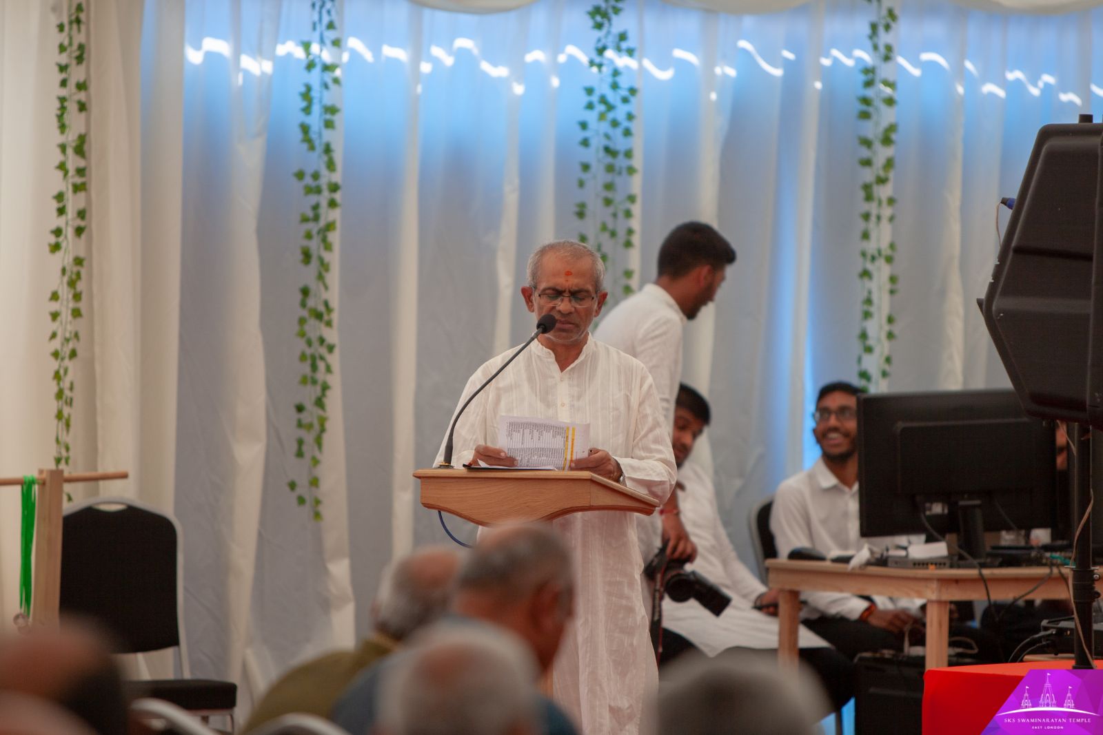 ©1987-2017 SKS Swaminarayan Temple East London