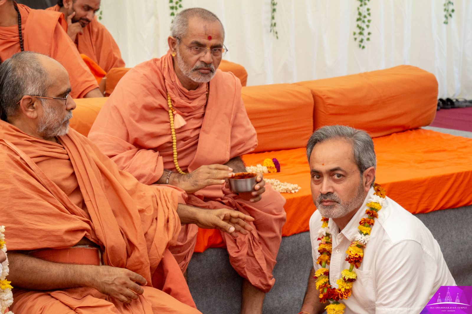 ©1987-2017 SKS Swaminarayan Temple East London