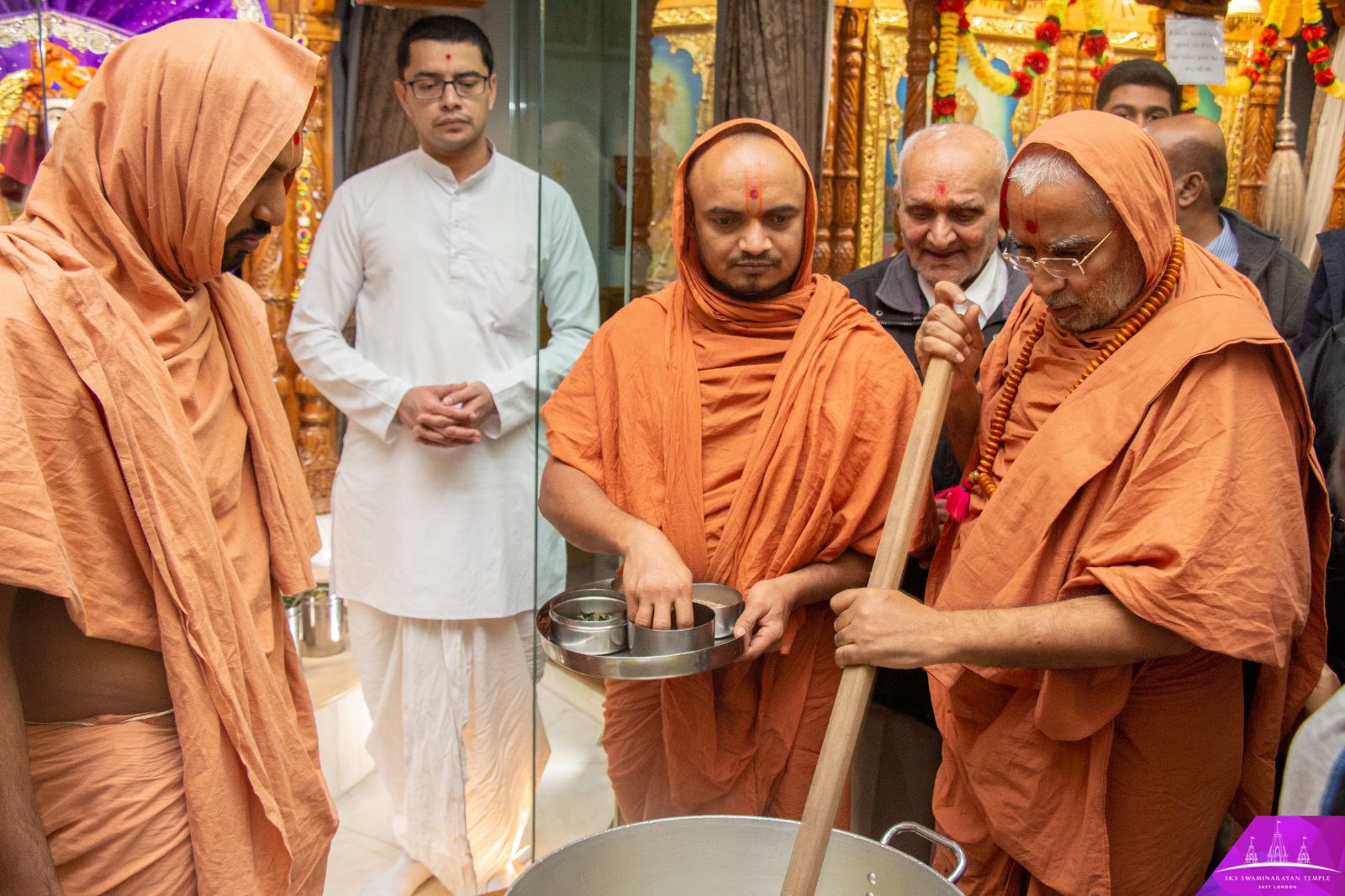 ©1987-2017 SKS Swaminarayan Temple East London