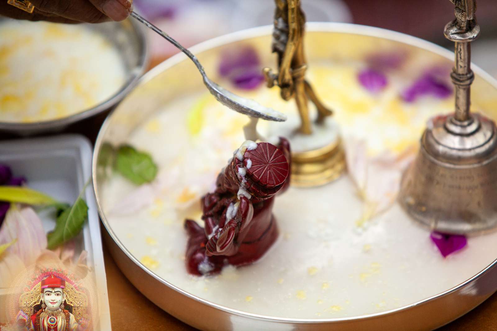 ©1987-2017 SKS Swaminarayan Temple East London