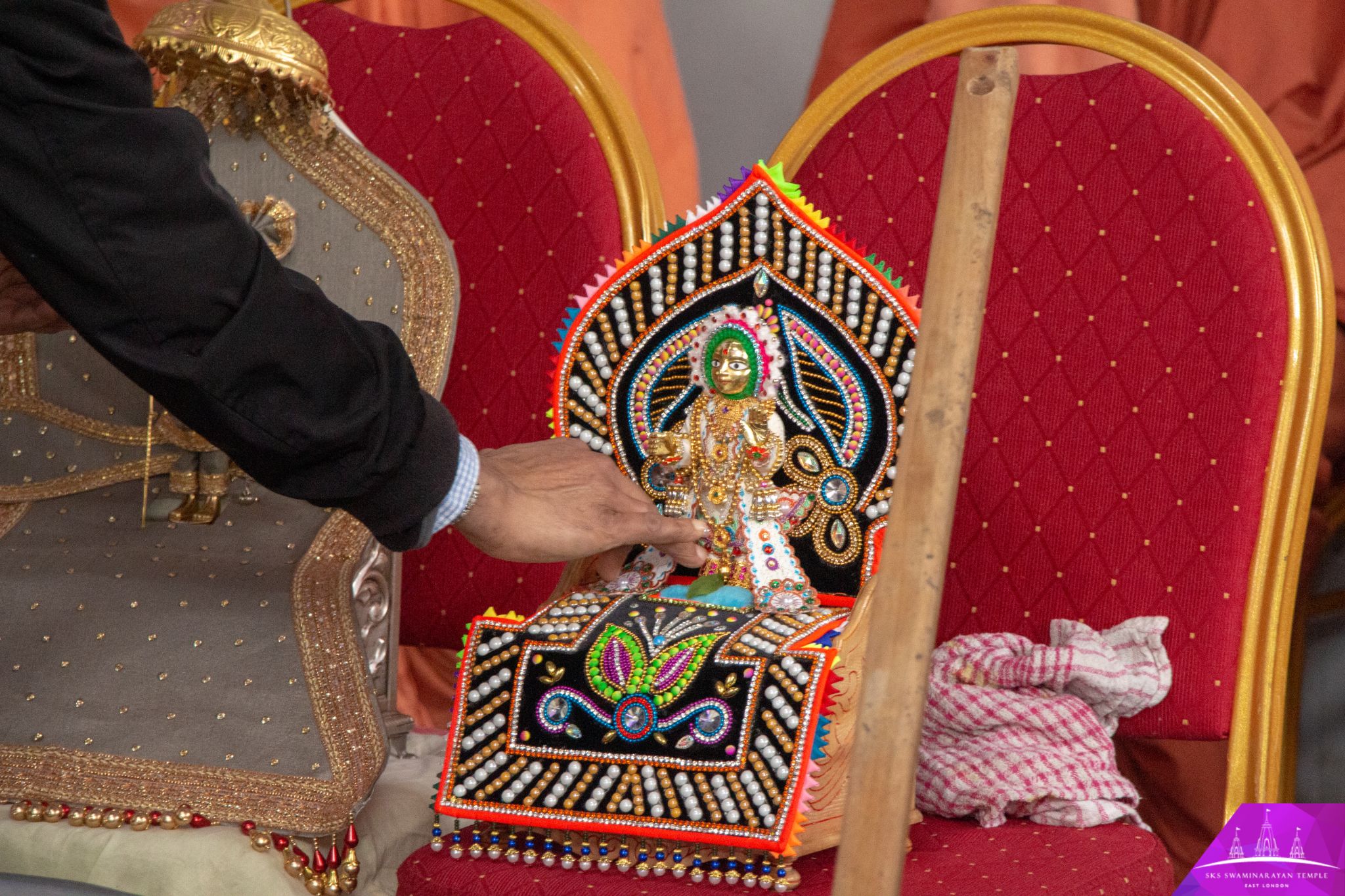 ©1987-2017 SKS Swaminarayan Temple East London