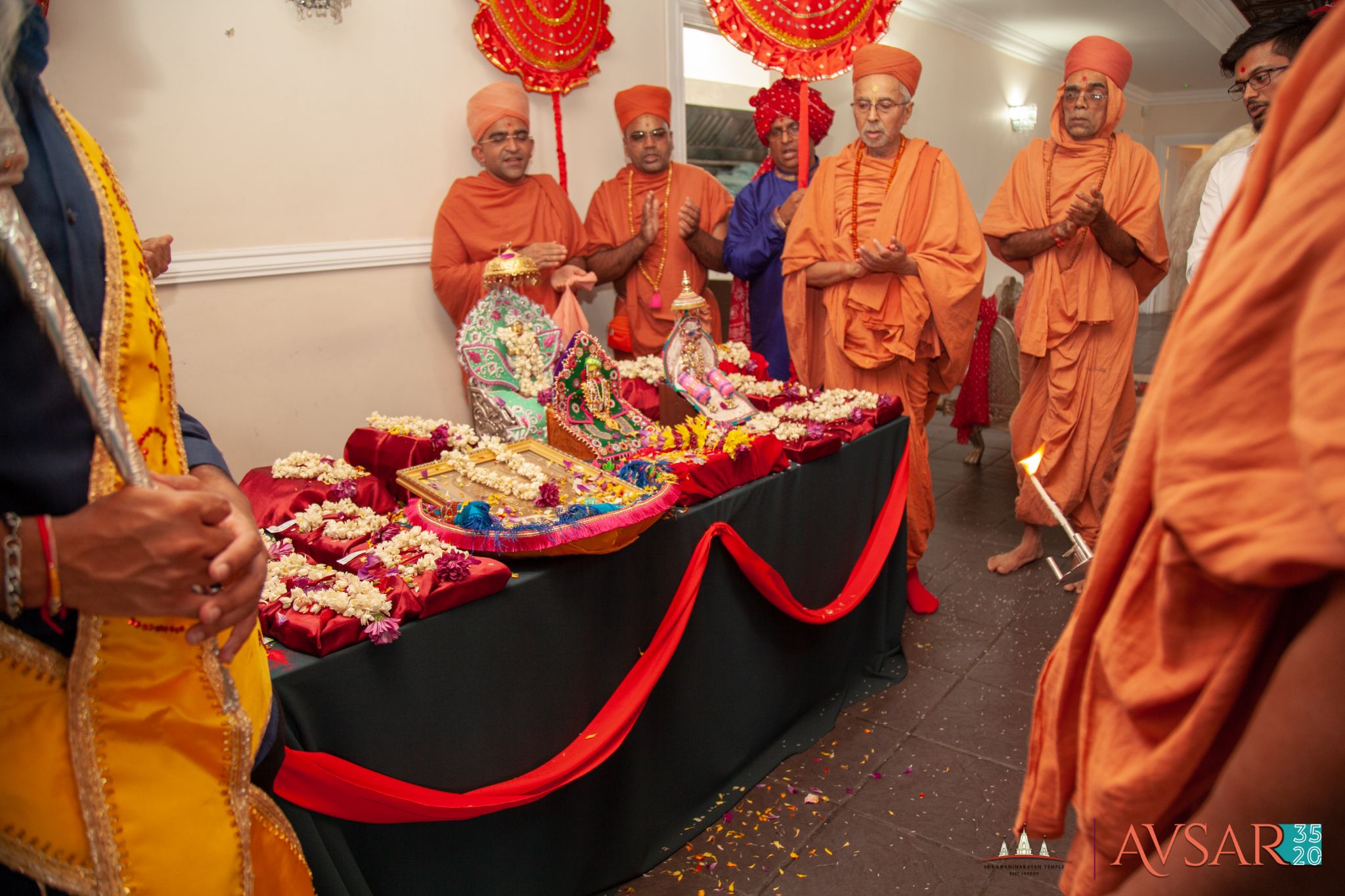 ©1987-2017 SKS Swaminarayan Temple East London