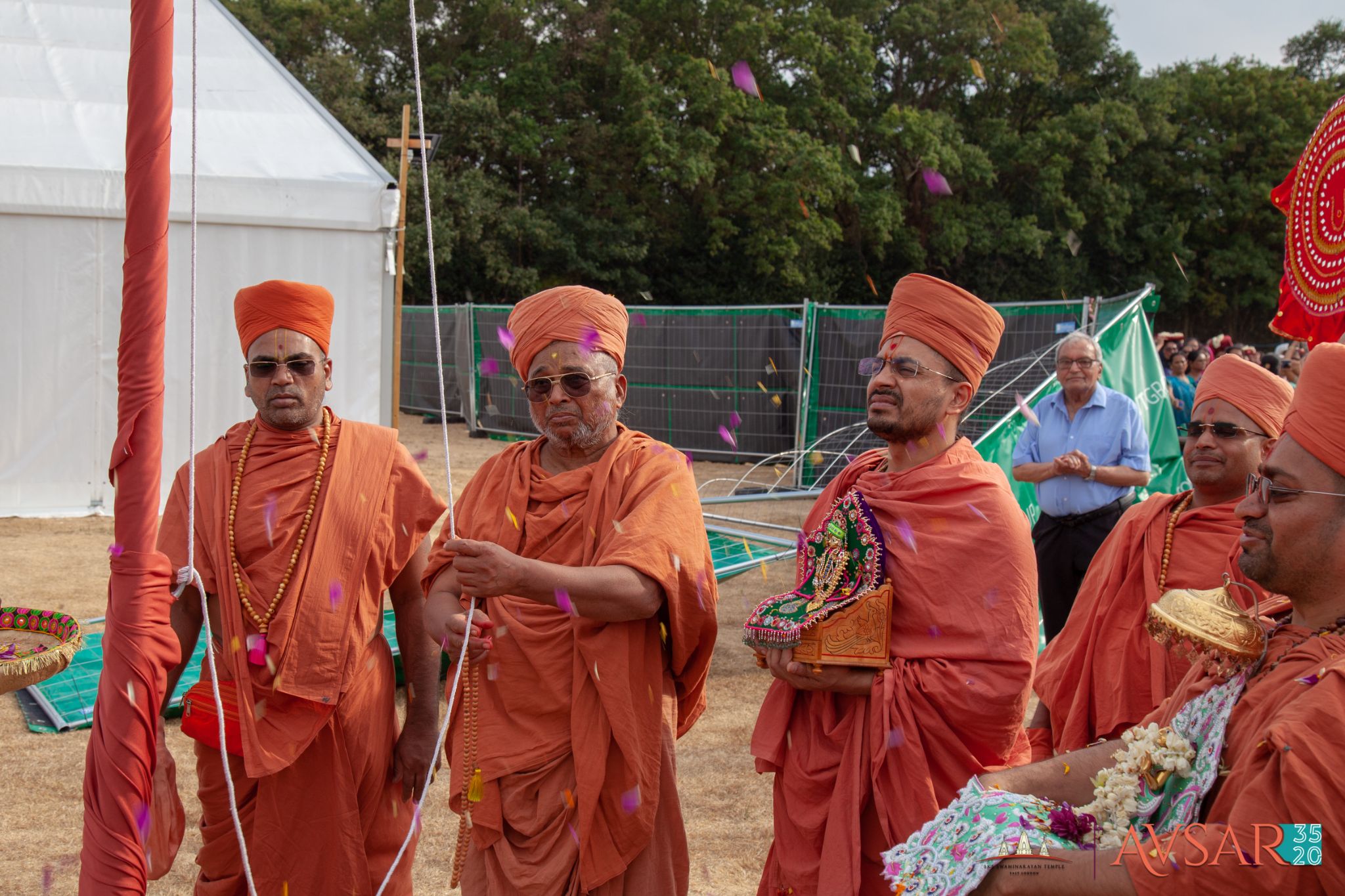 ©1987-2017 SKS Swaminarayan Temple East London