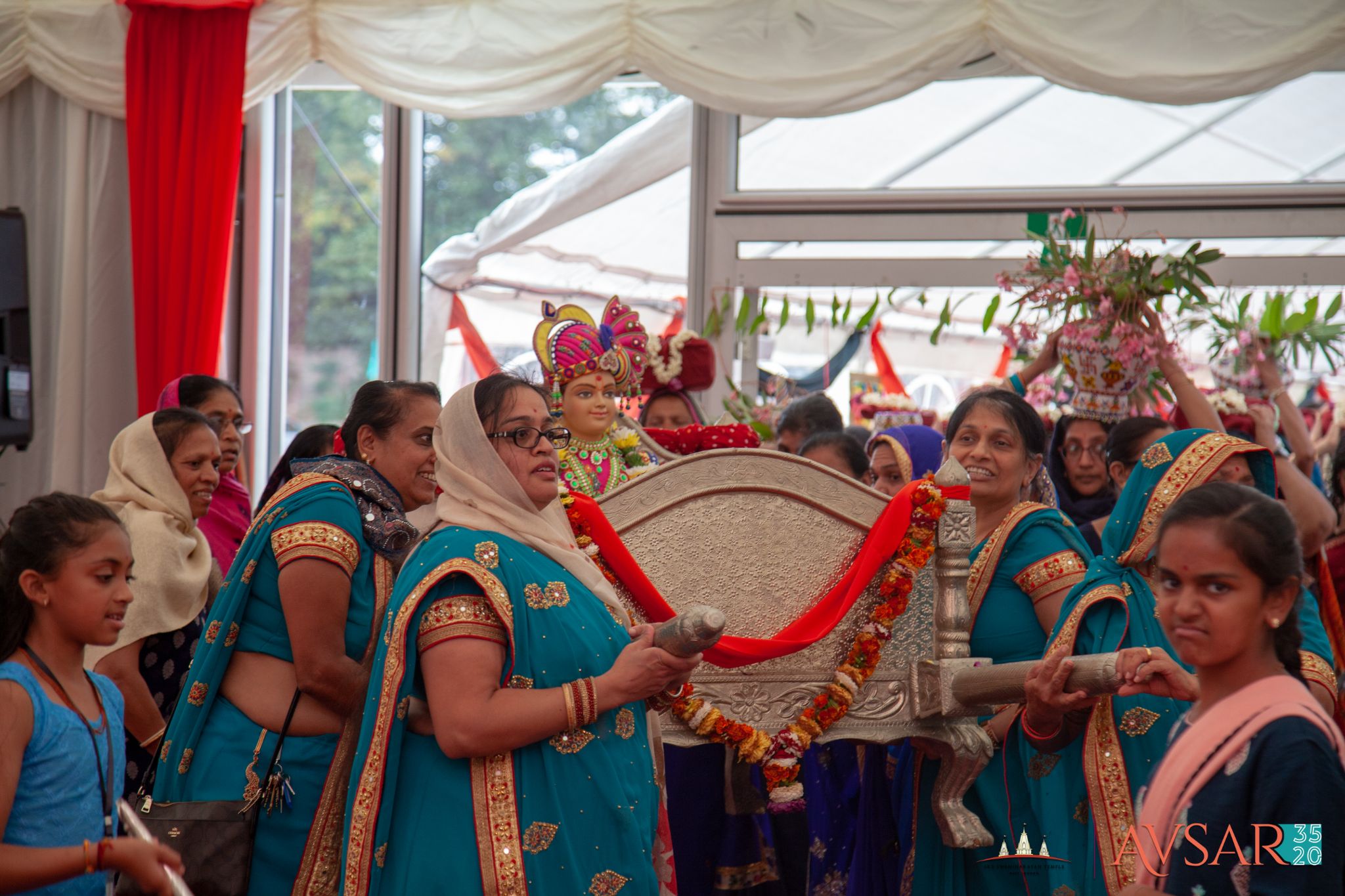 ©1987-2017 SKS Swaminarayan Temple East London