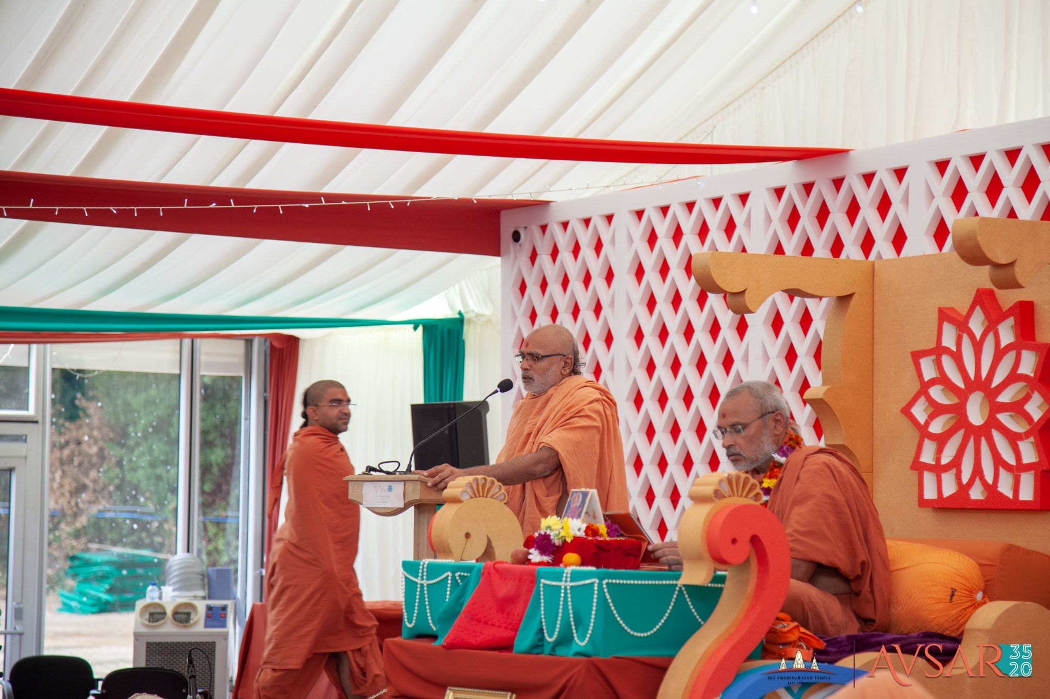 ©1987-2017 SKS Swaminarayan Temple East London