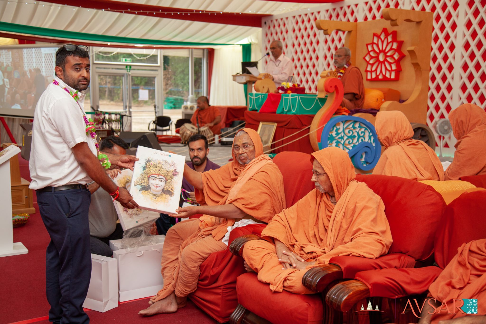 ©1987-2017 SKS Swaminarayan Temple East London