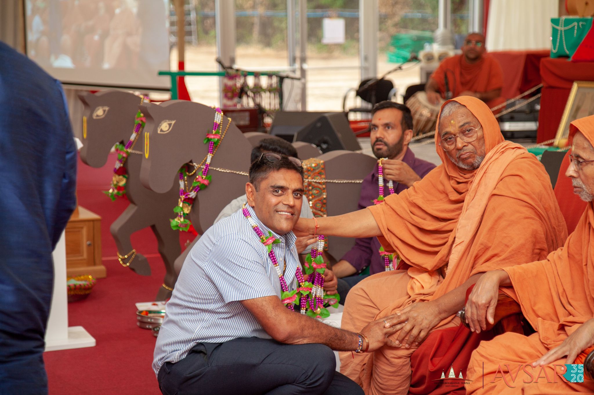 ©1987-2017 SKS Swaminarayan Temple East London