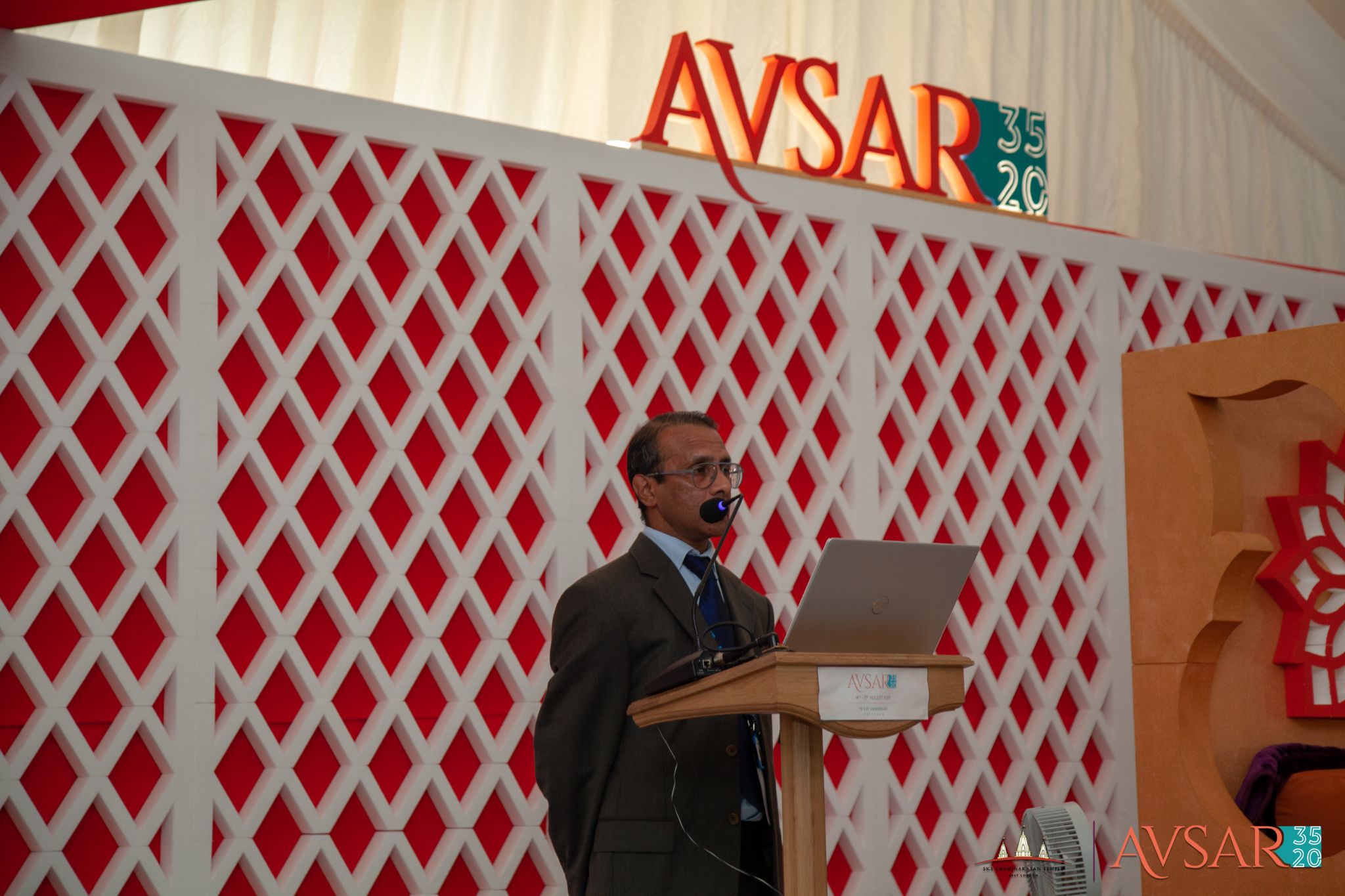 ©1987-2017 SKS Swaminarayan Temple East London