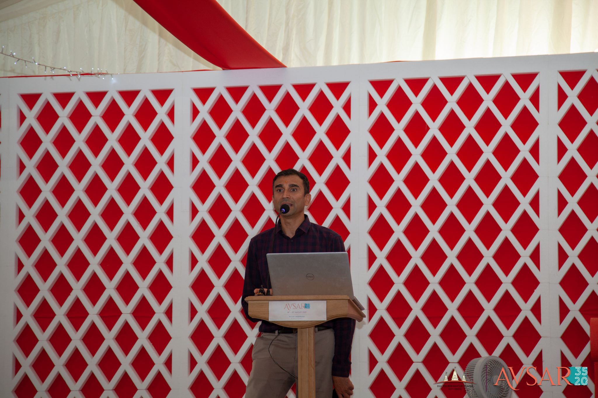 ©1987-2017 SKS Swaminarayan Temple East London