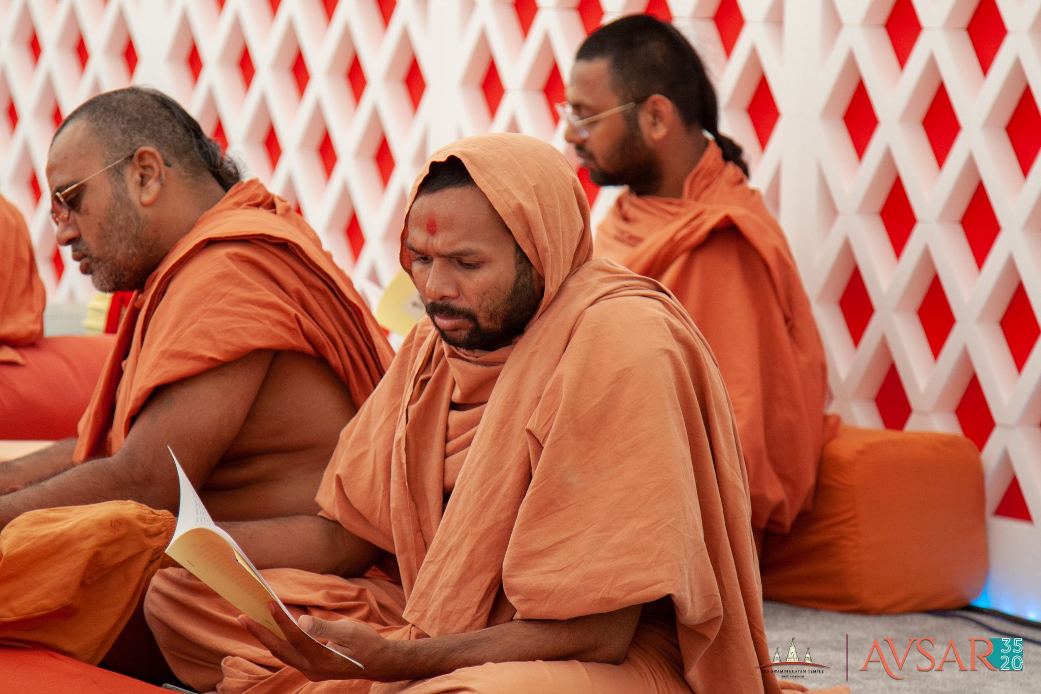 ©1987-2017 SKS Swaminarayan Temple East London