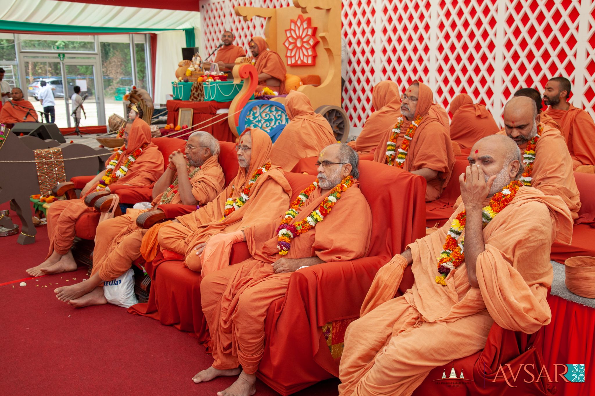 ©1987-2017 SKS Swaminarayan Temple East London