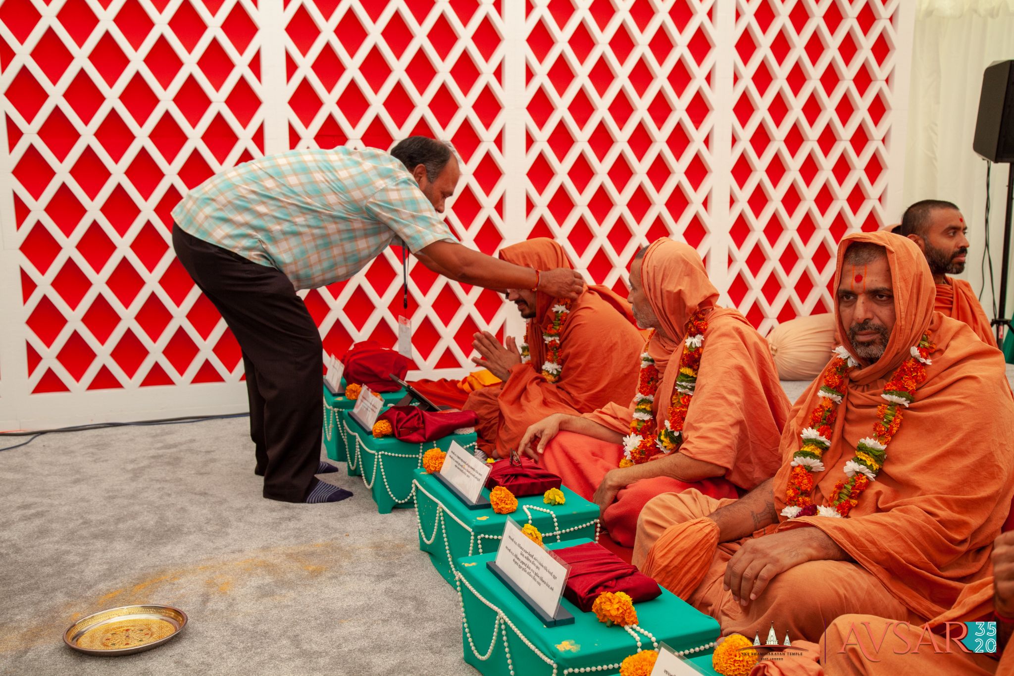 ©1987-2017 SKS Swaminarayan Temple East London
