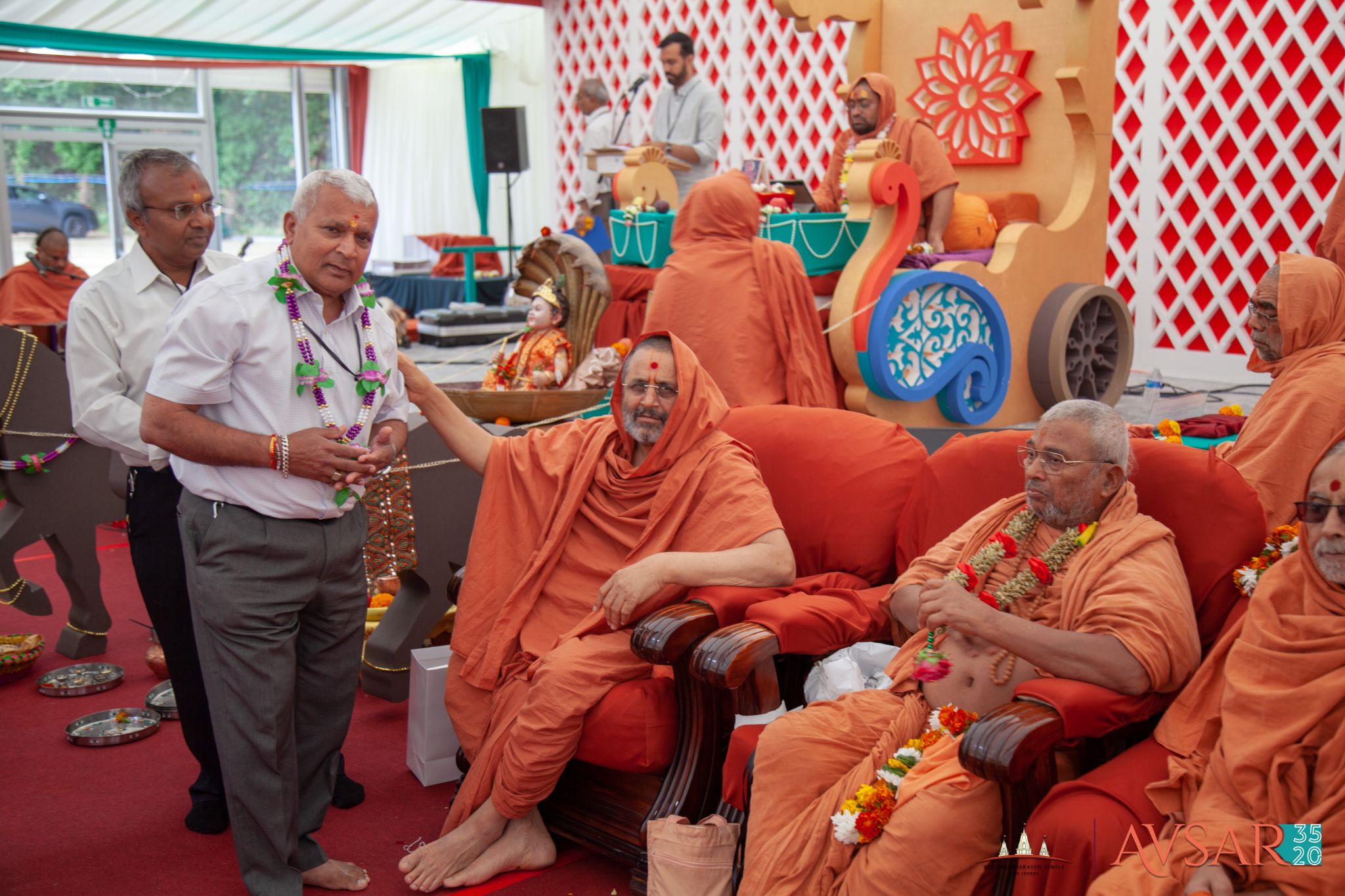 ©1987-2017 SKS Swaminarayan Temple East London