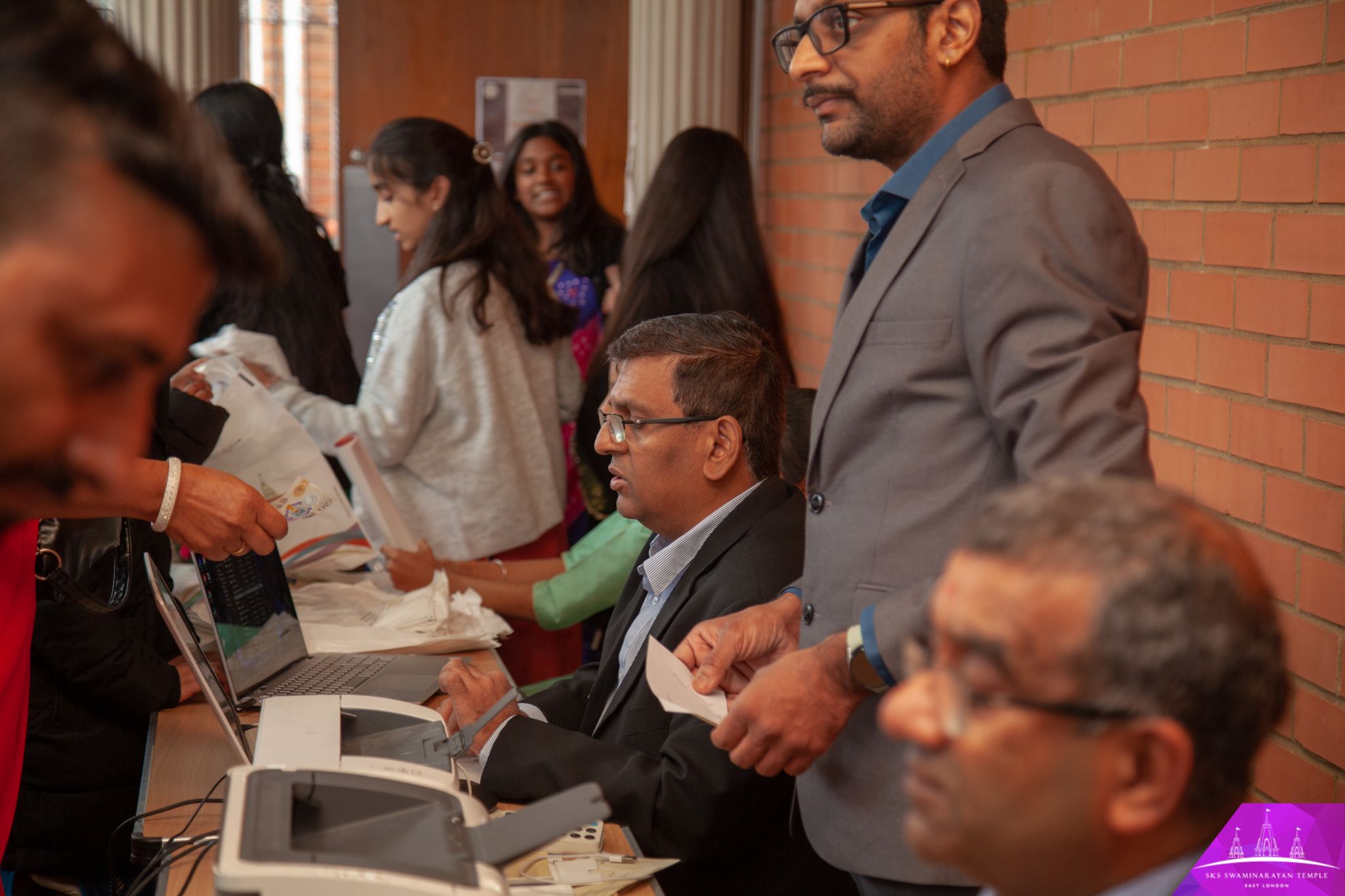©1987-2017 SKS Swaminarayan Temple East London