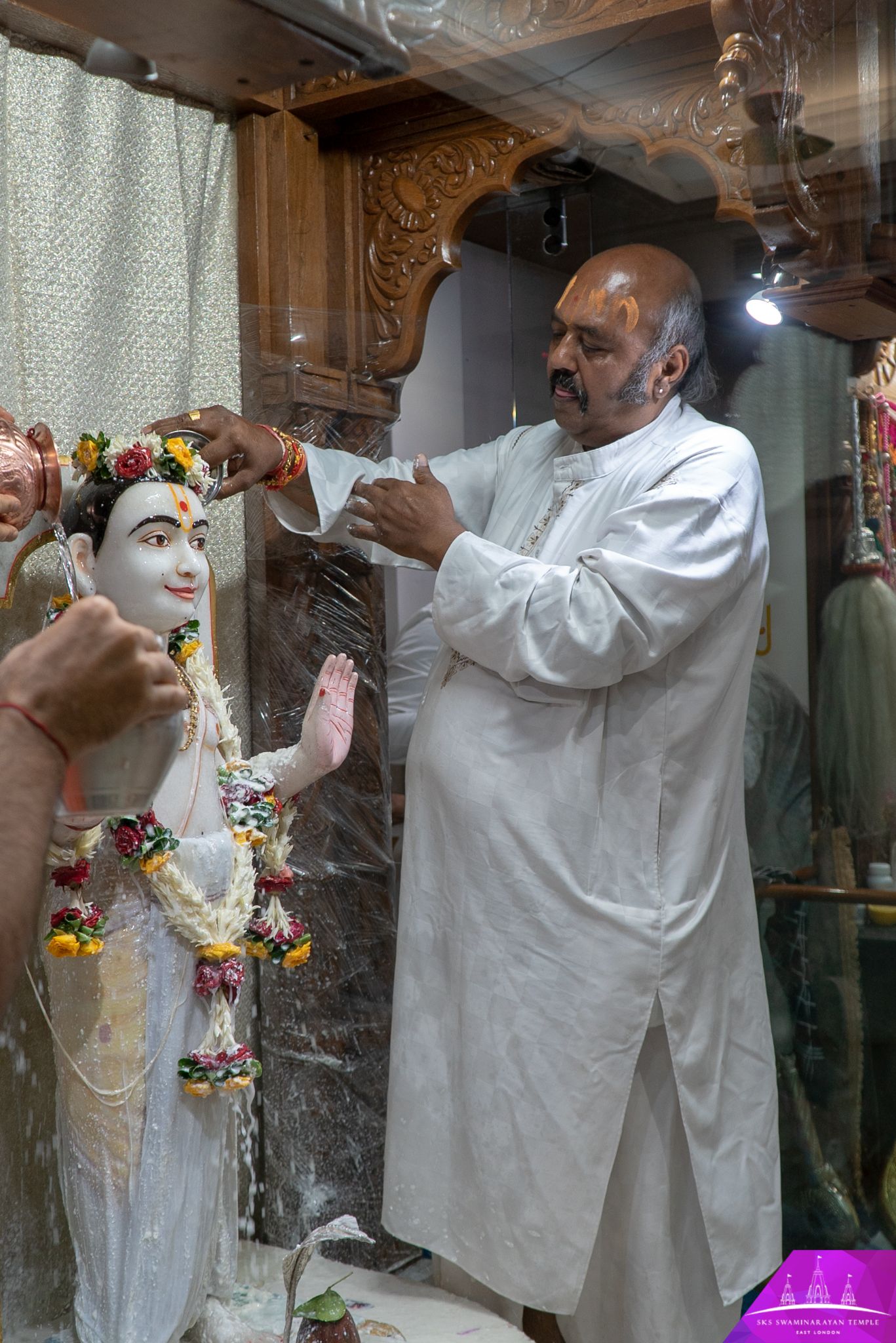©1987-2017 SKS Swaminarayan Temple East London