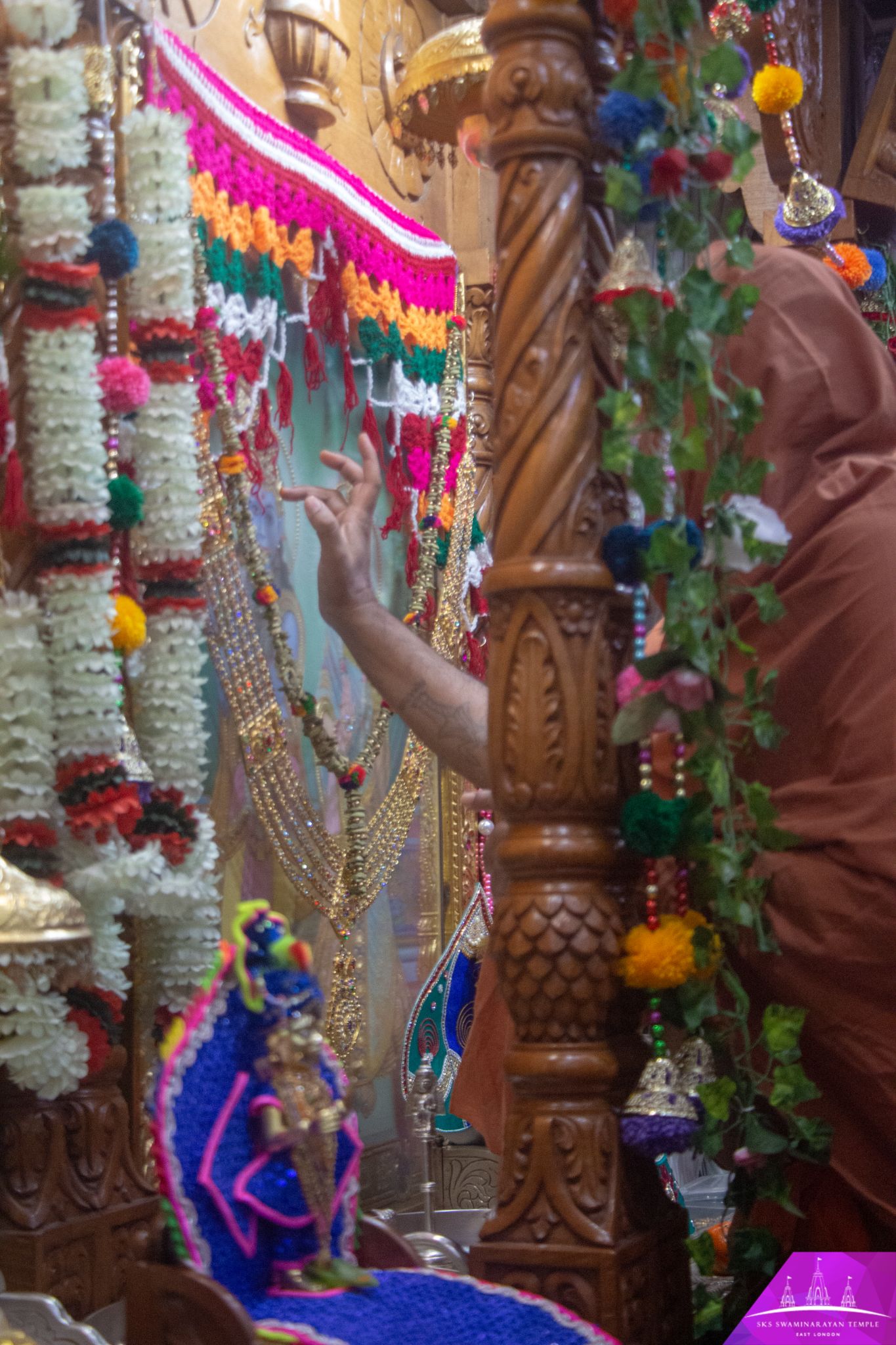 ©1987-2017 SKS Swaminarayan Temple East London