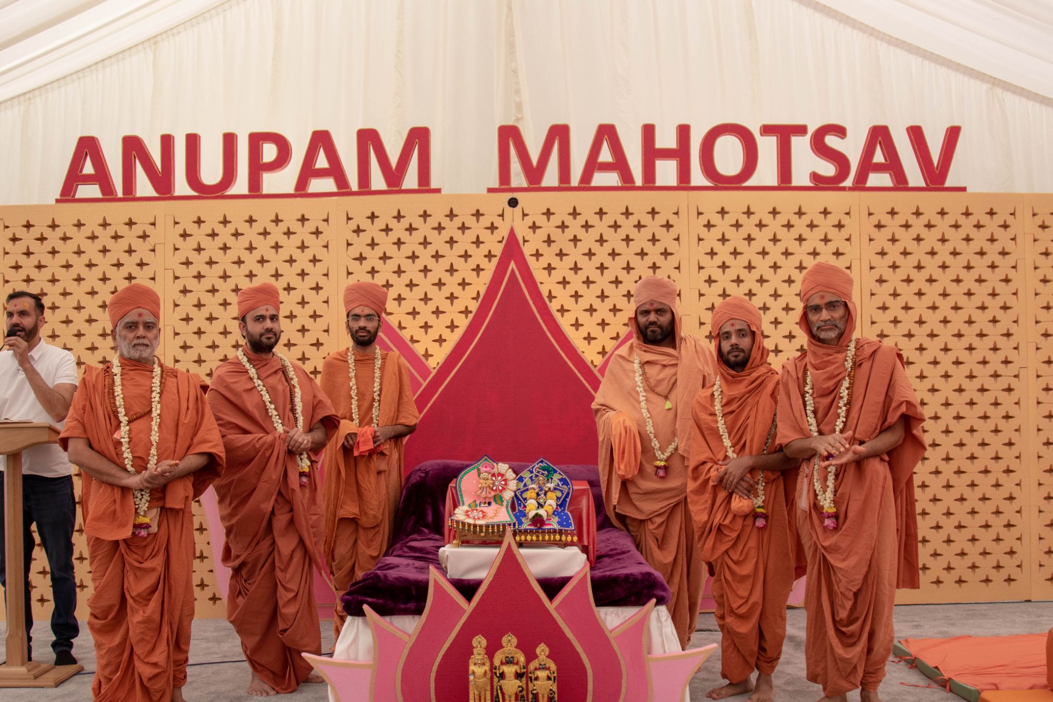 ©1987-2017 SKS Swaminarayan Temple East London