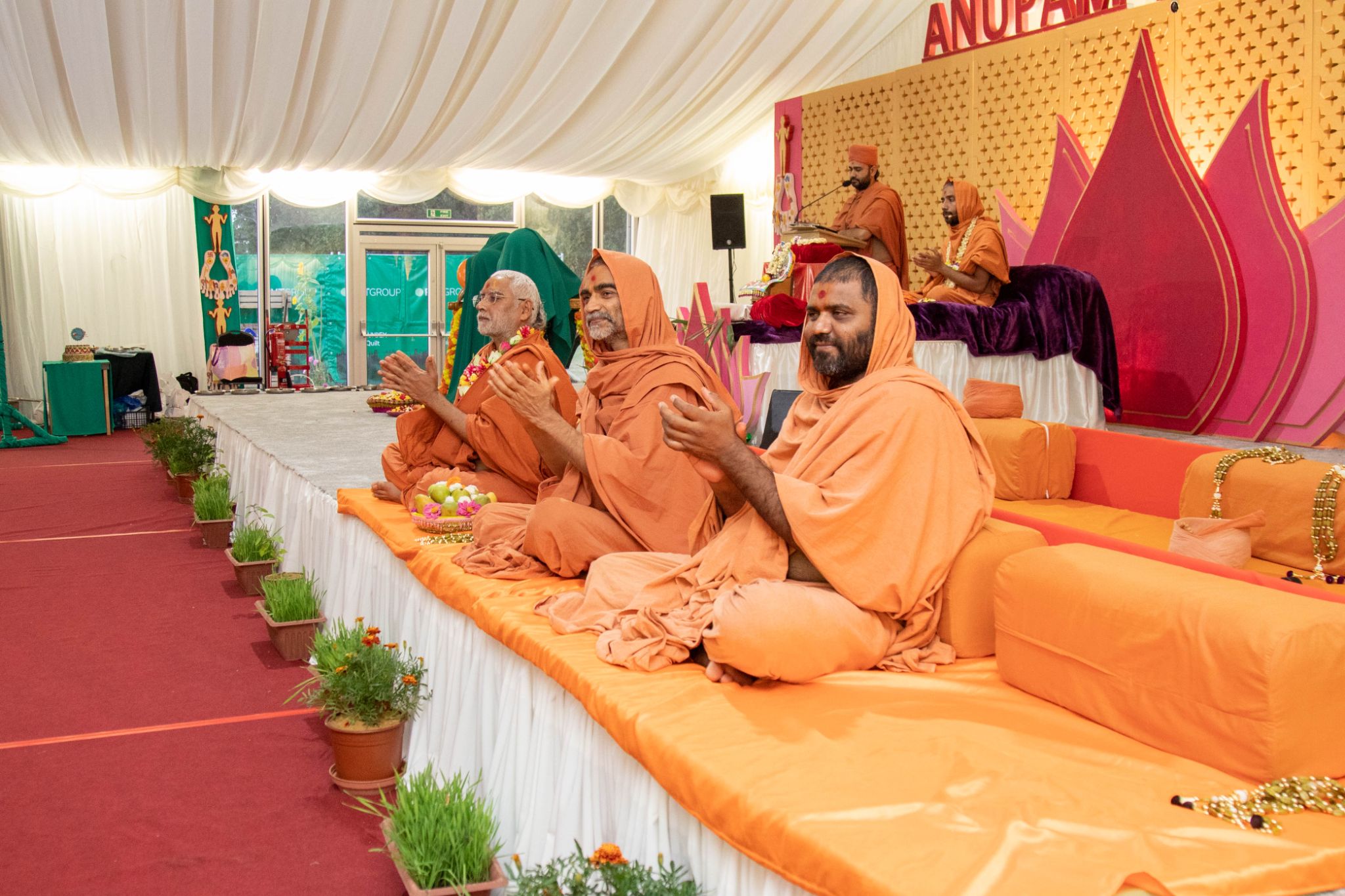 ©1987-2017 SKS Swaminarayan Temple East London