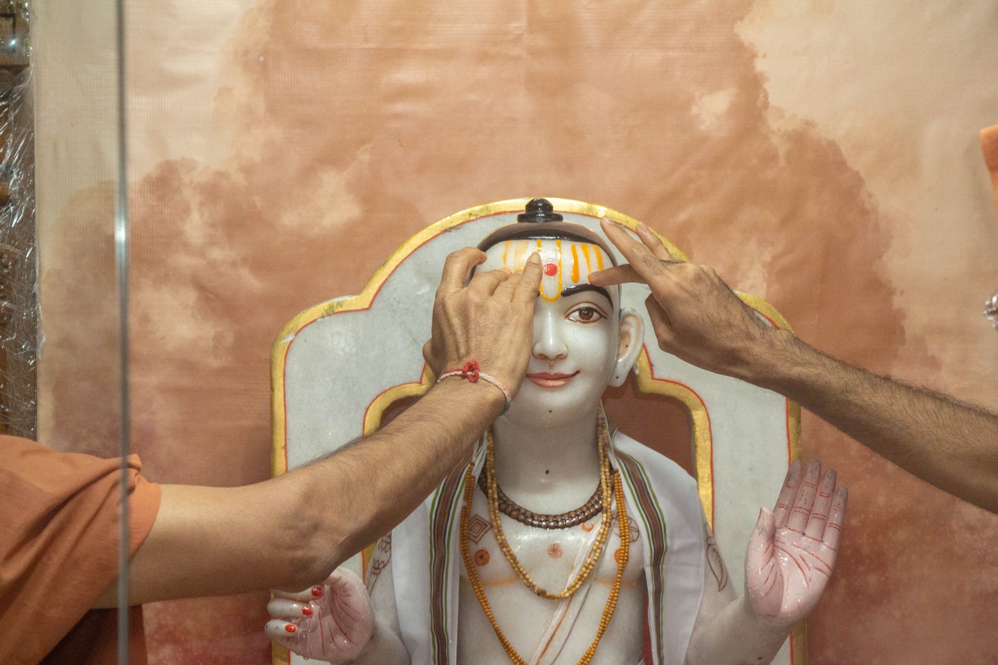 ©1987-2017 SKS Swaminarayan Temple East London